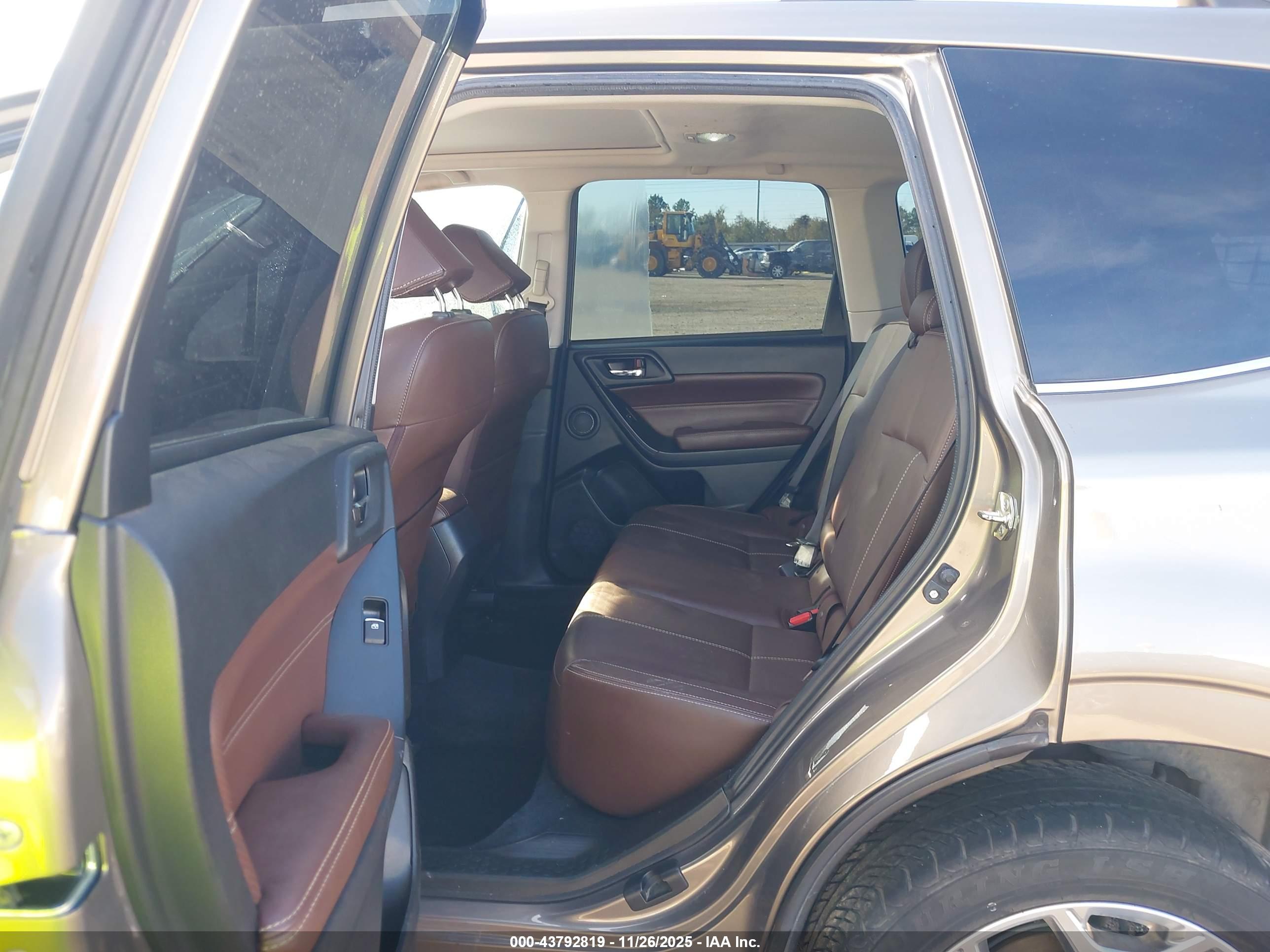 SUBARU FORESTER image 8