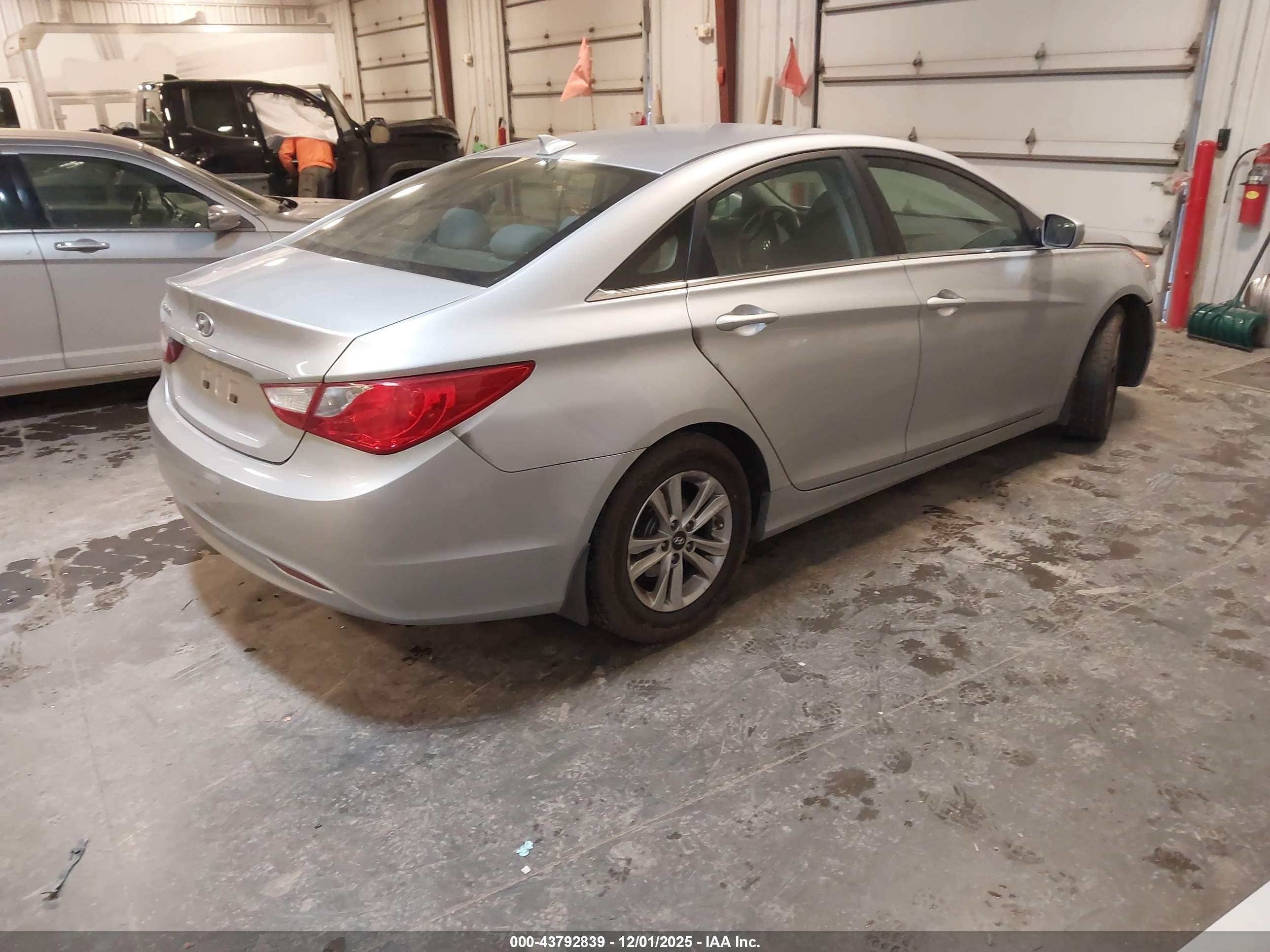 HYUNDAI SONATA image 4