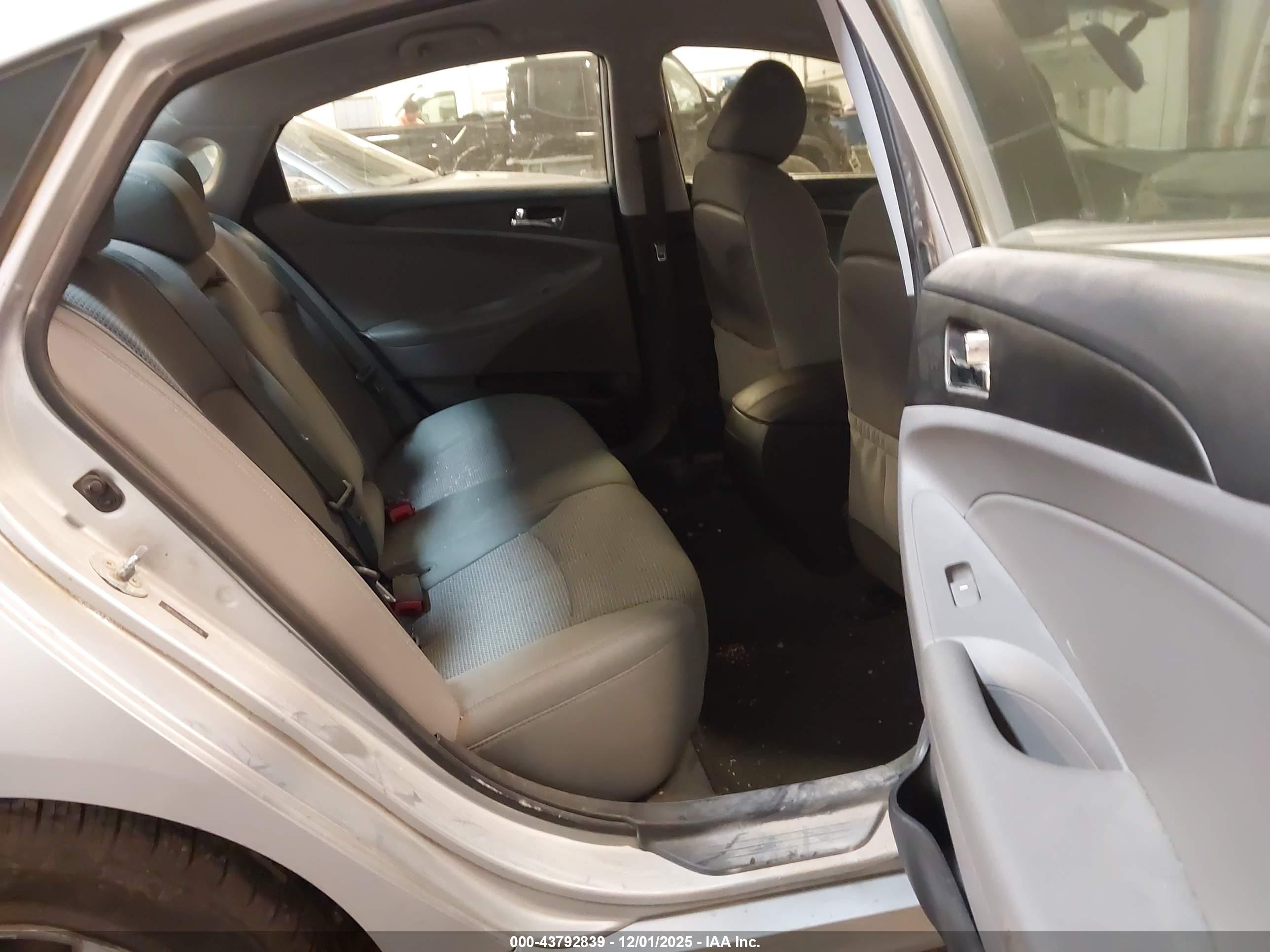 HYUNDAI SONATA image 8