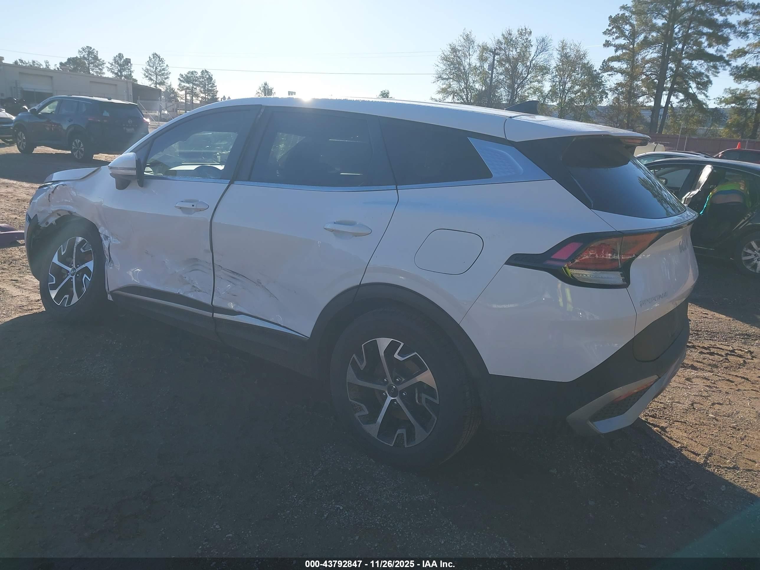 KIA SPORTAGE image 3