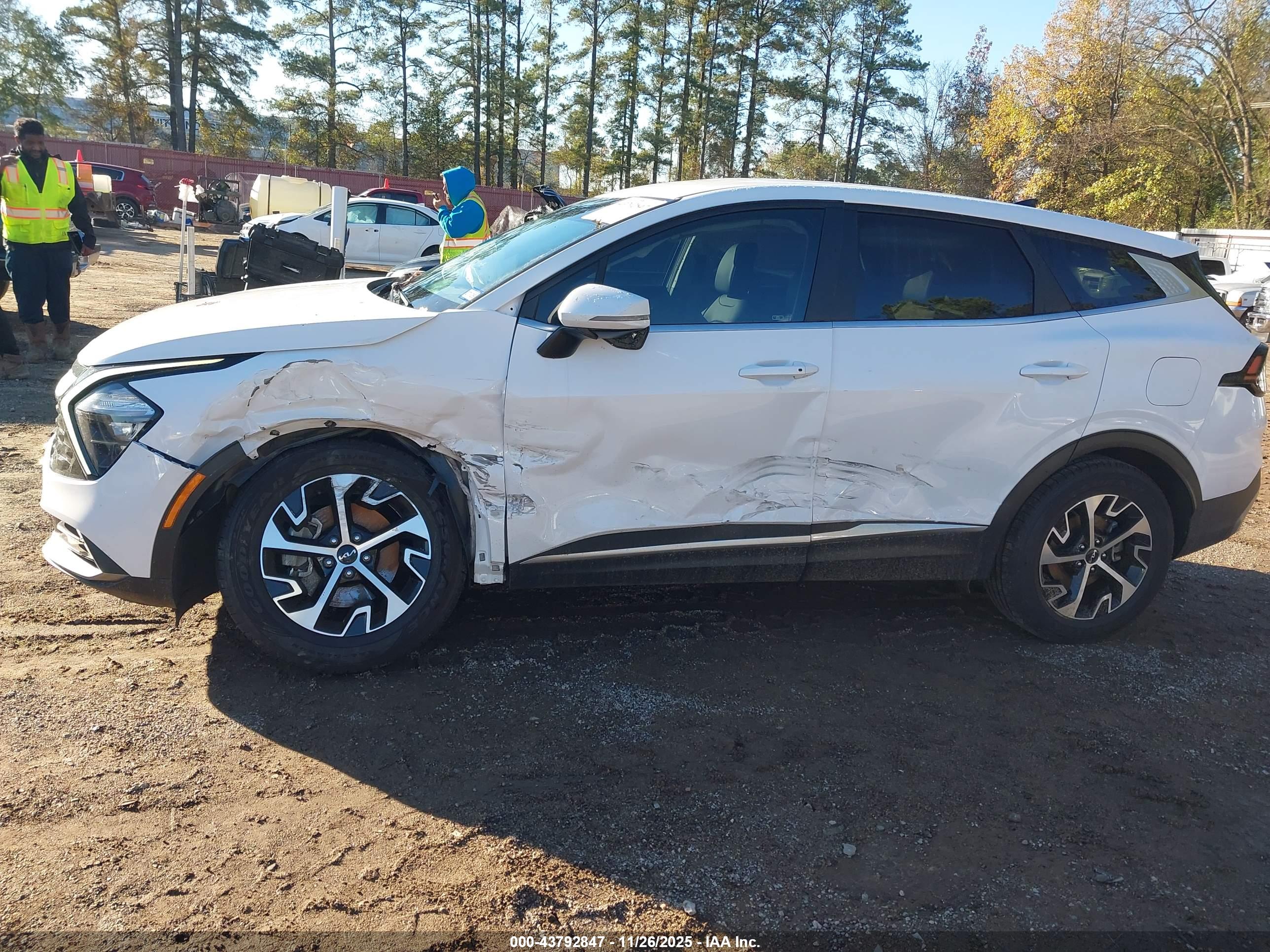 KIA SPORTAGE image 6