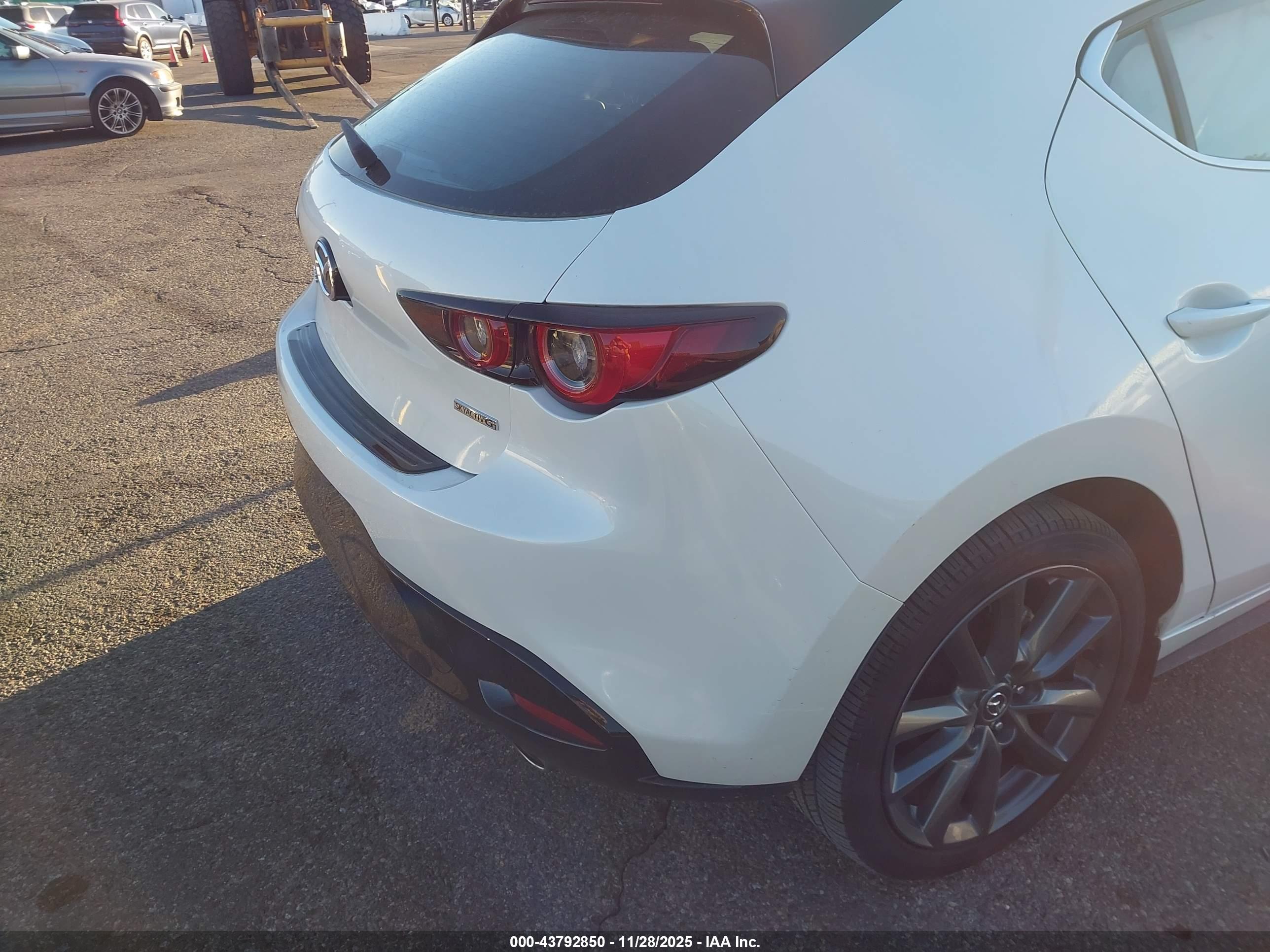 MAZDA MAZDA3 image 4