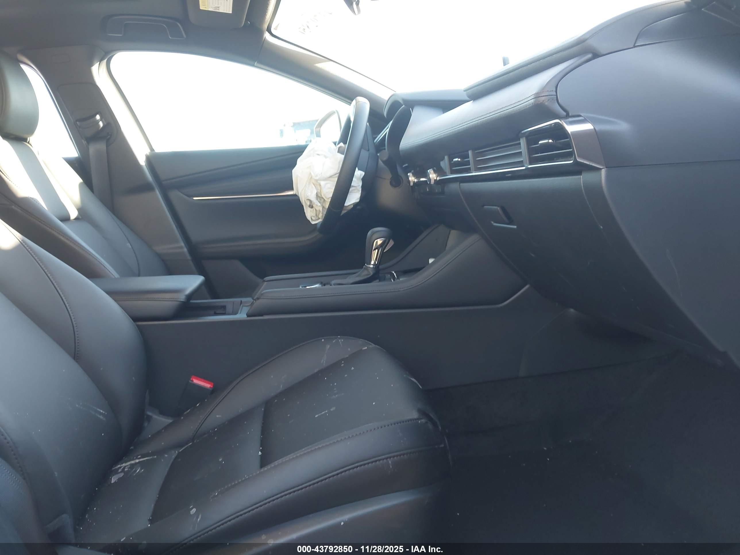 MAZDA MAZDA3 image 5