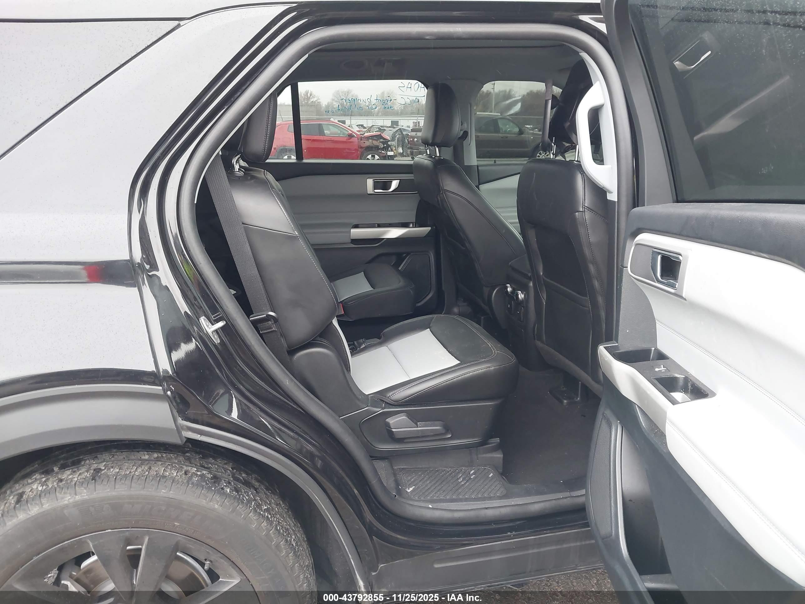FORD EXPLORER image 8
