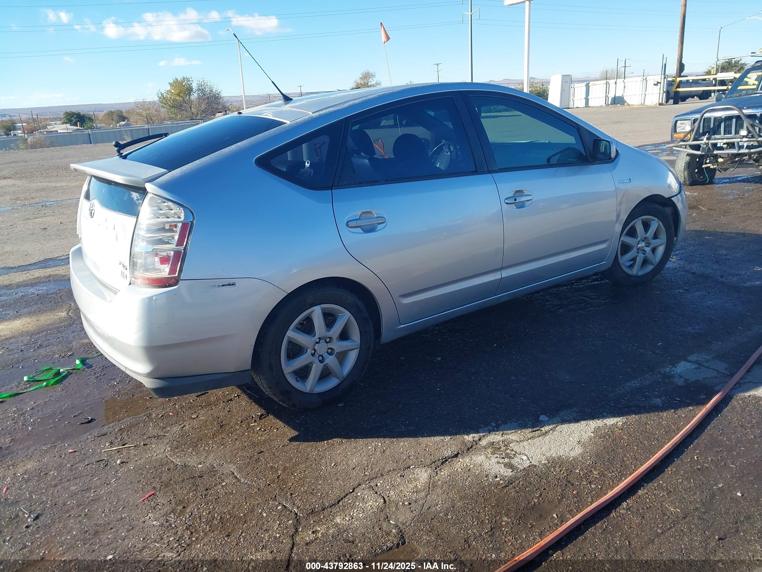TOYOTA PRIUS image 4