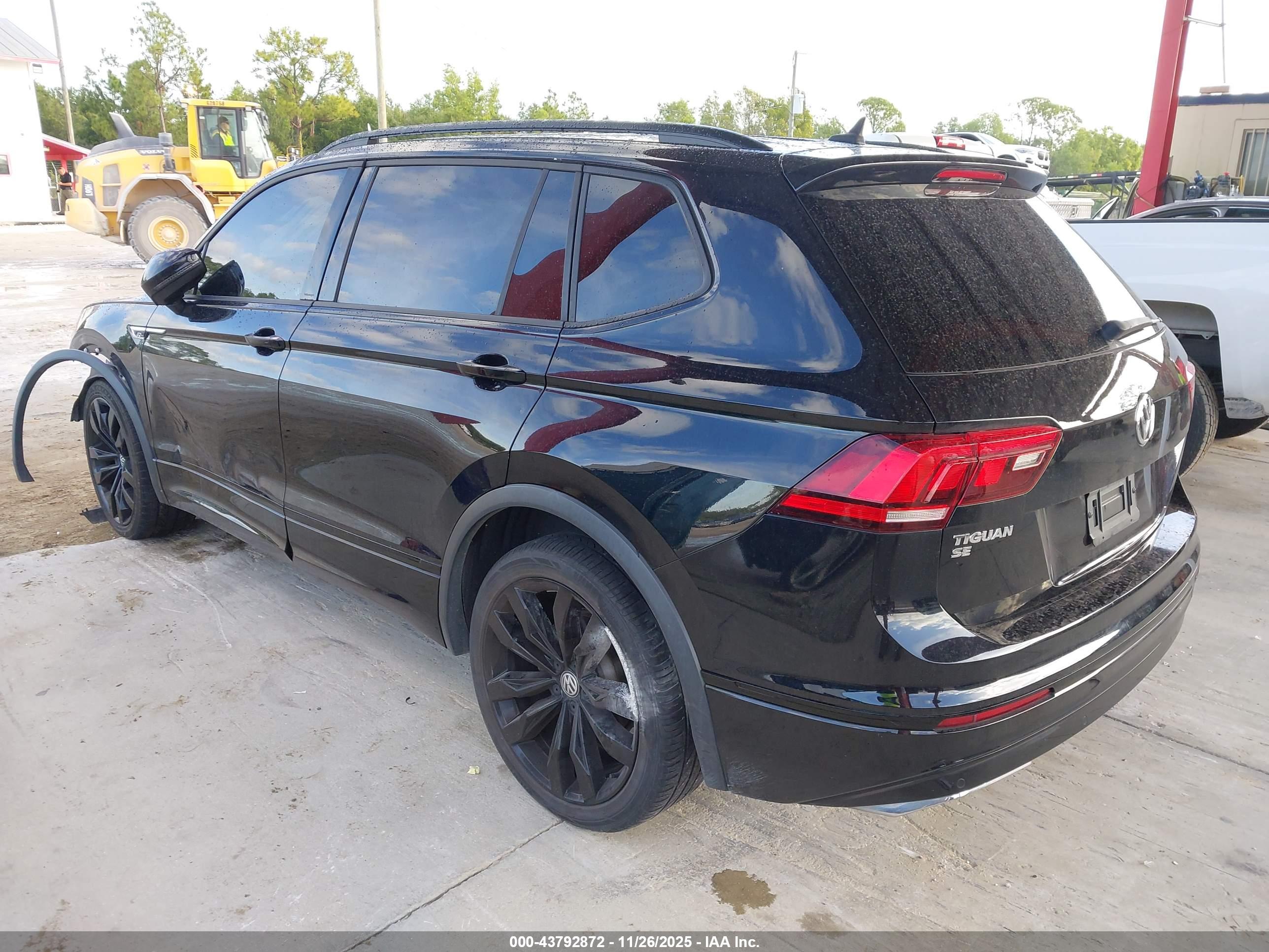 VOLKSWAGEN TIGUAN image 3