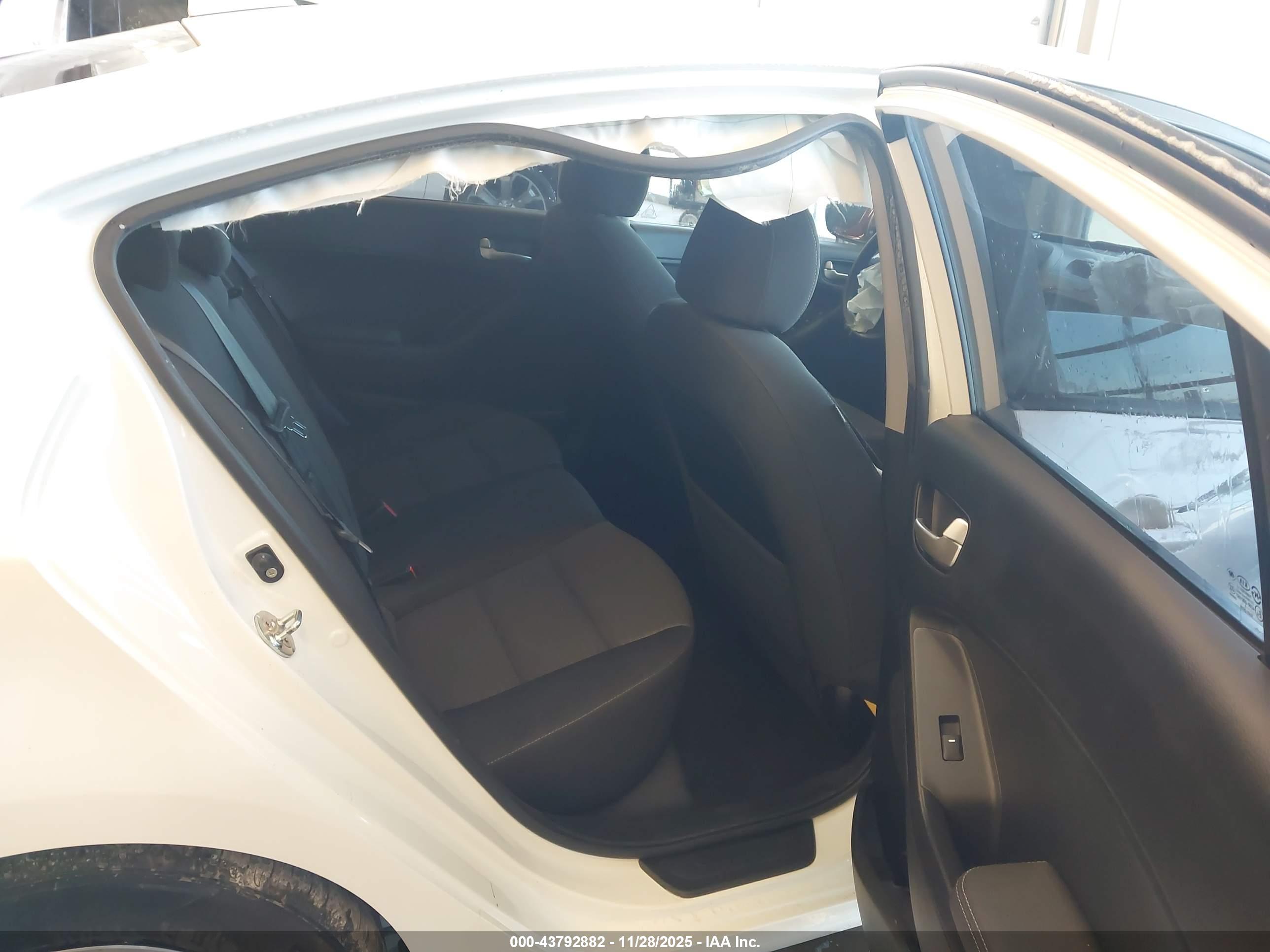 KIA FORTE image 8