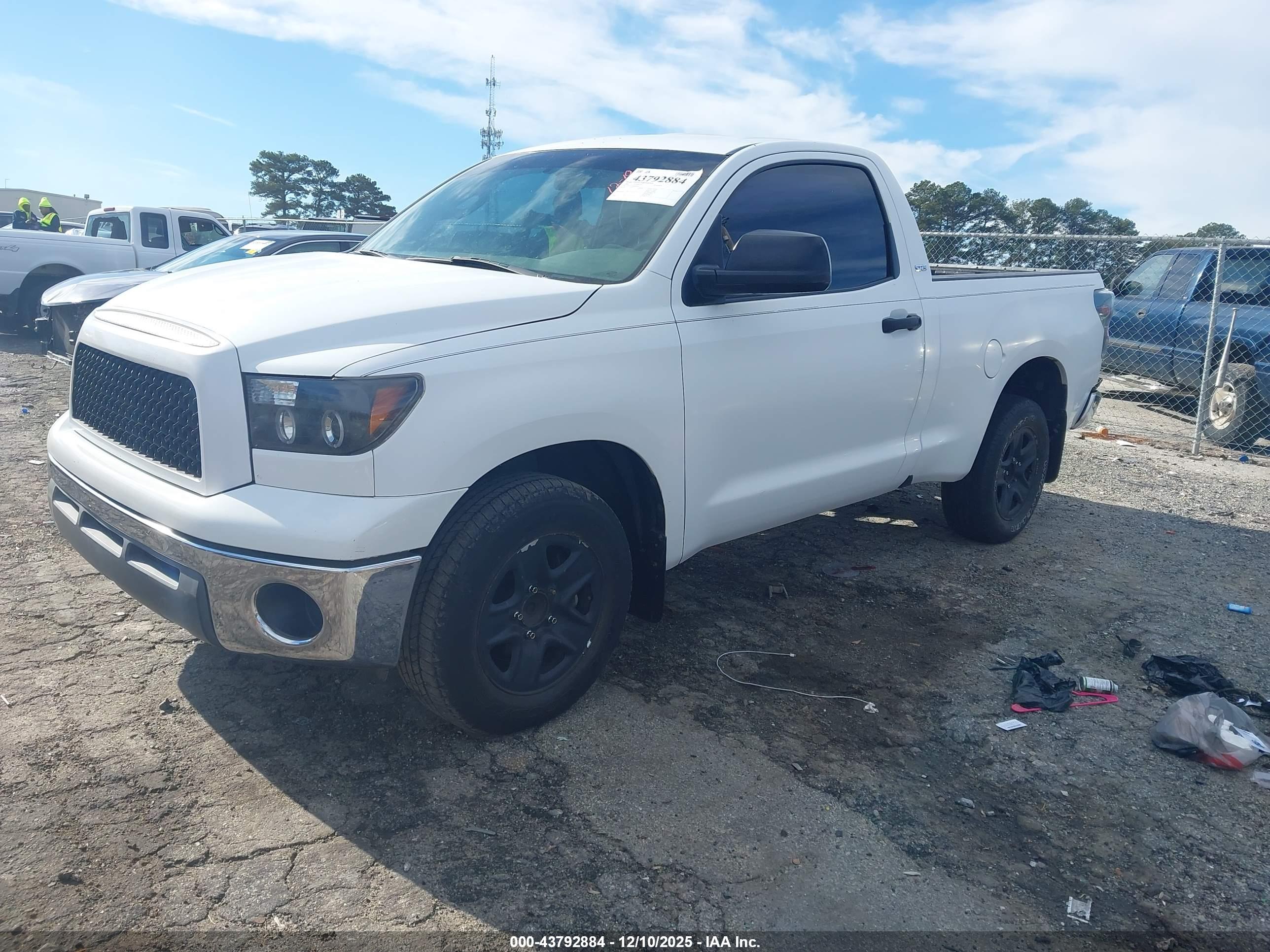 TOYOTA TUNDRA image 2