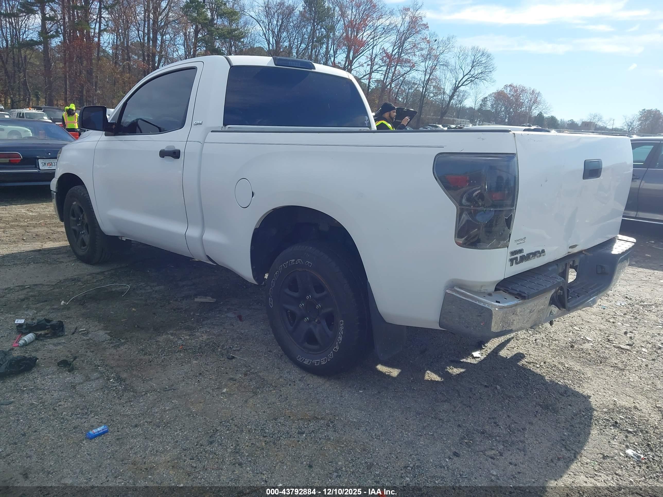 TOYOTA TUNDRA image 3