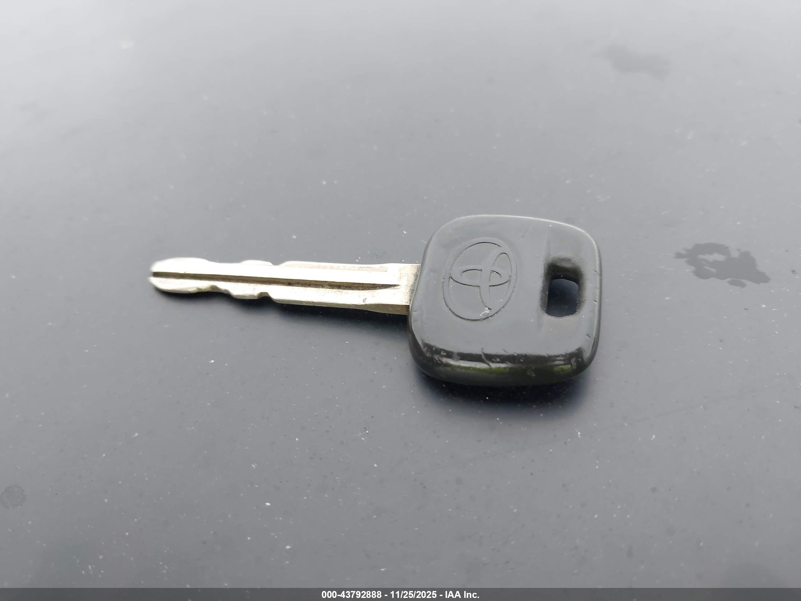 TOYOTA RAV4 image 11