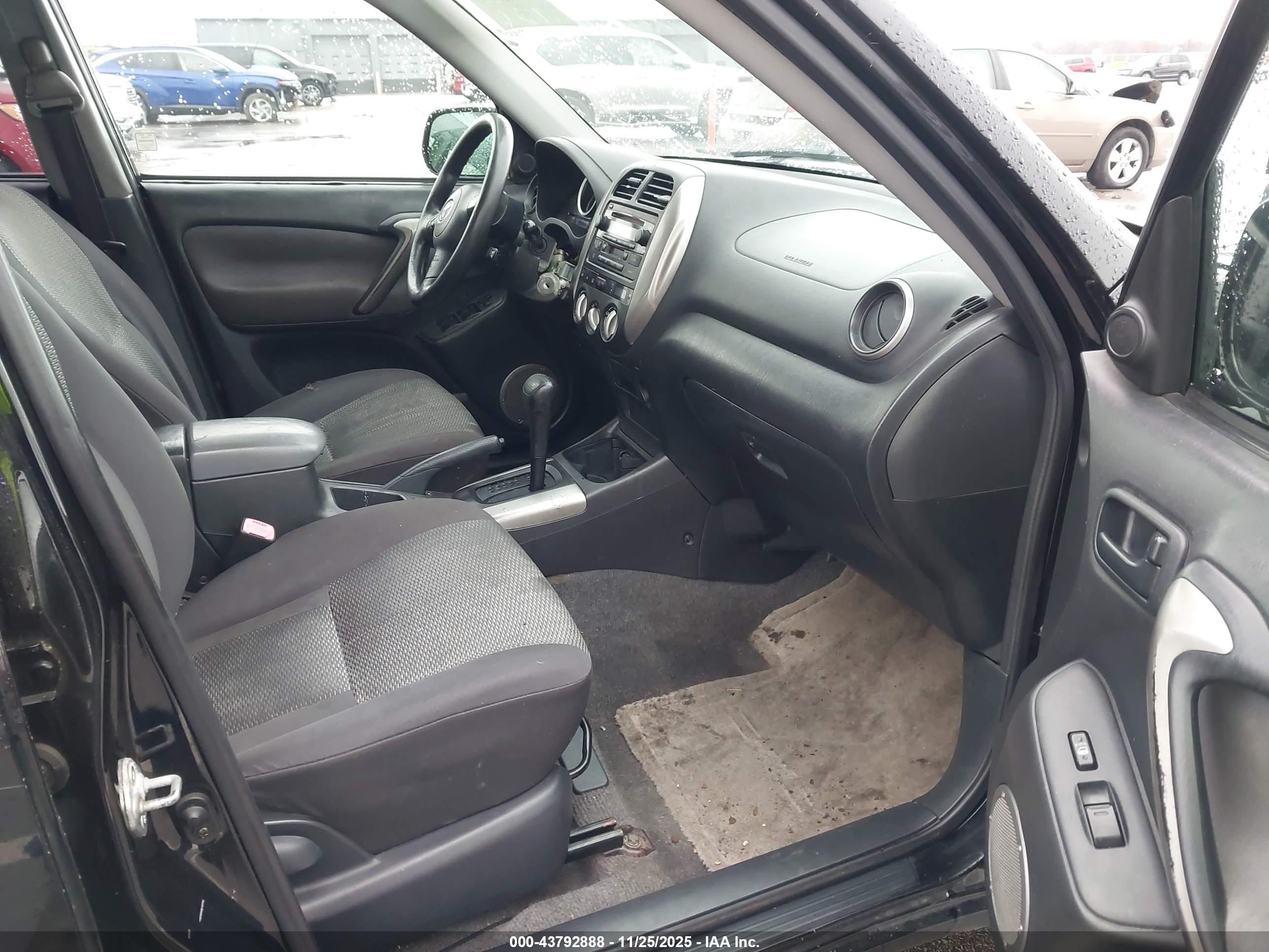 TOYOTA RAV4 image 5