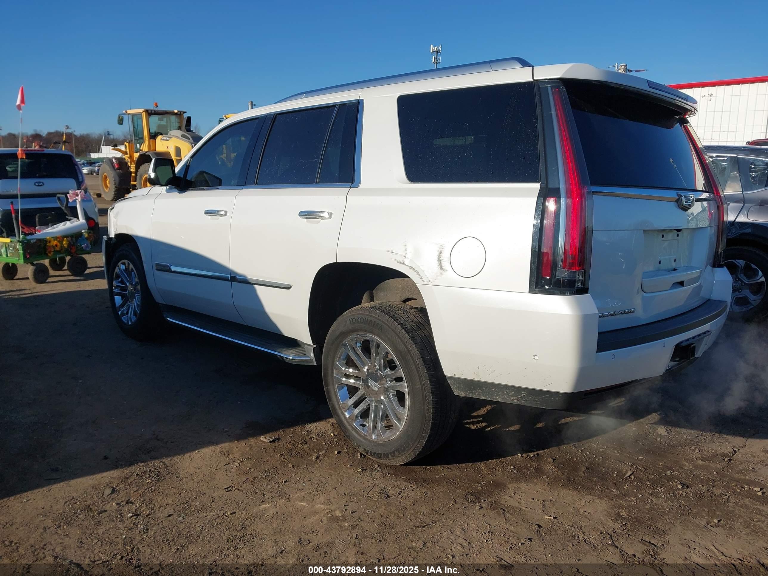 CADILLAC ESCALADE image 3