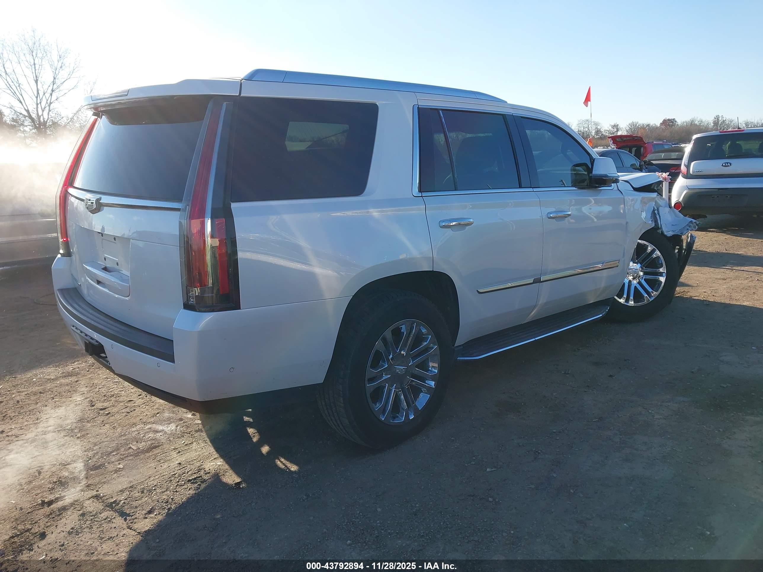 CADILLAC ESCALADE image 4