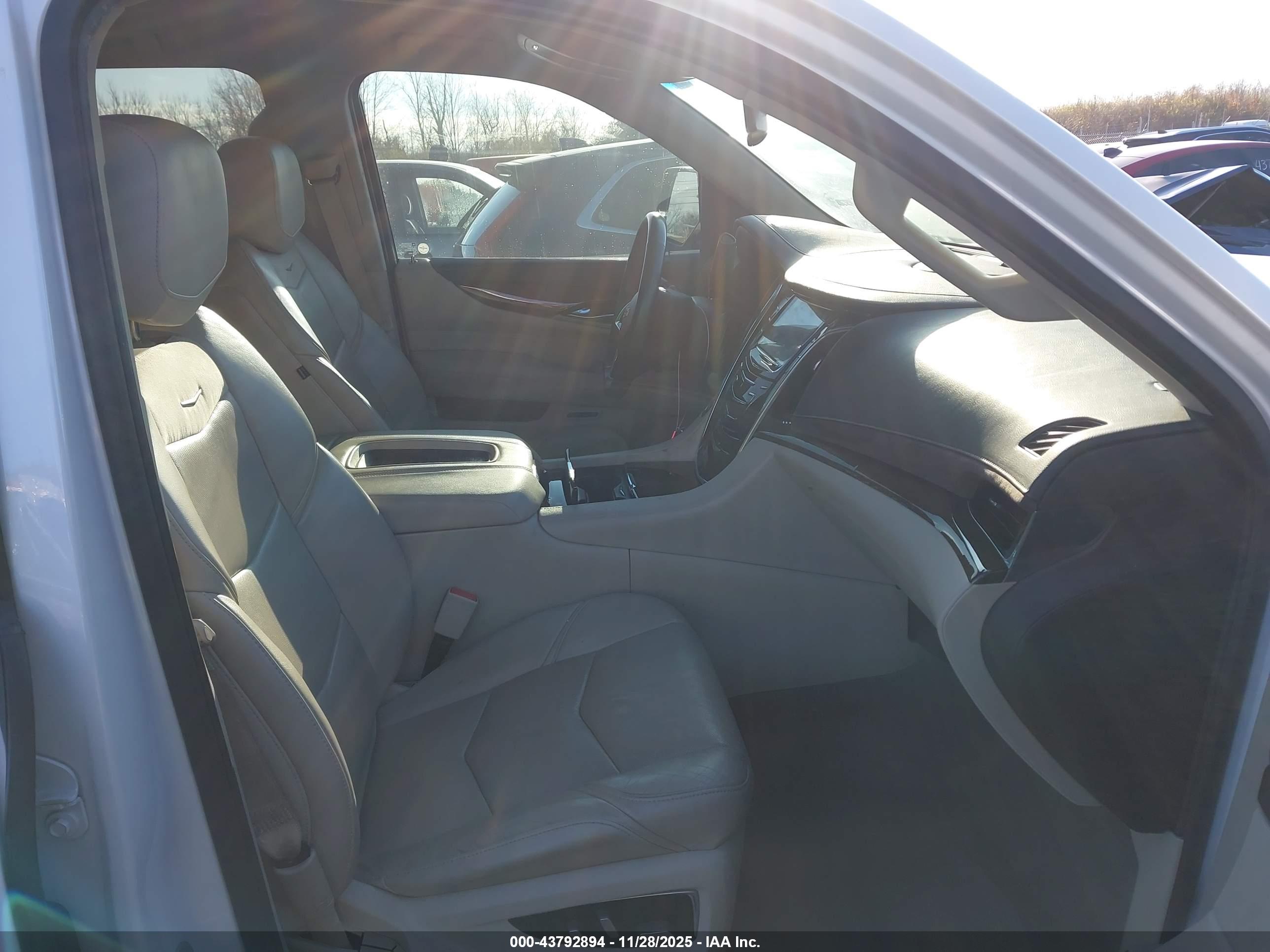 CADILLAC ESCALADE image 5