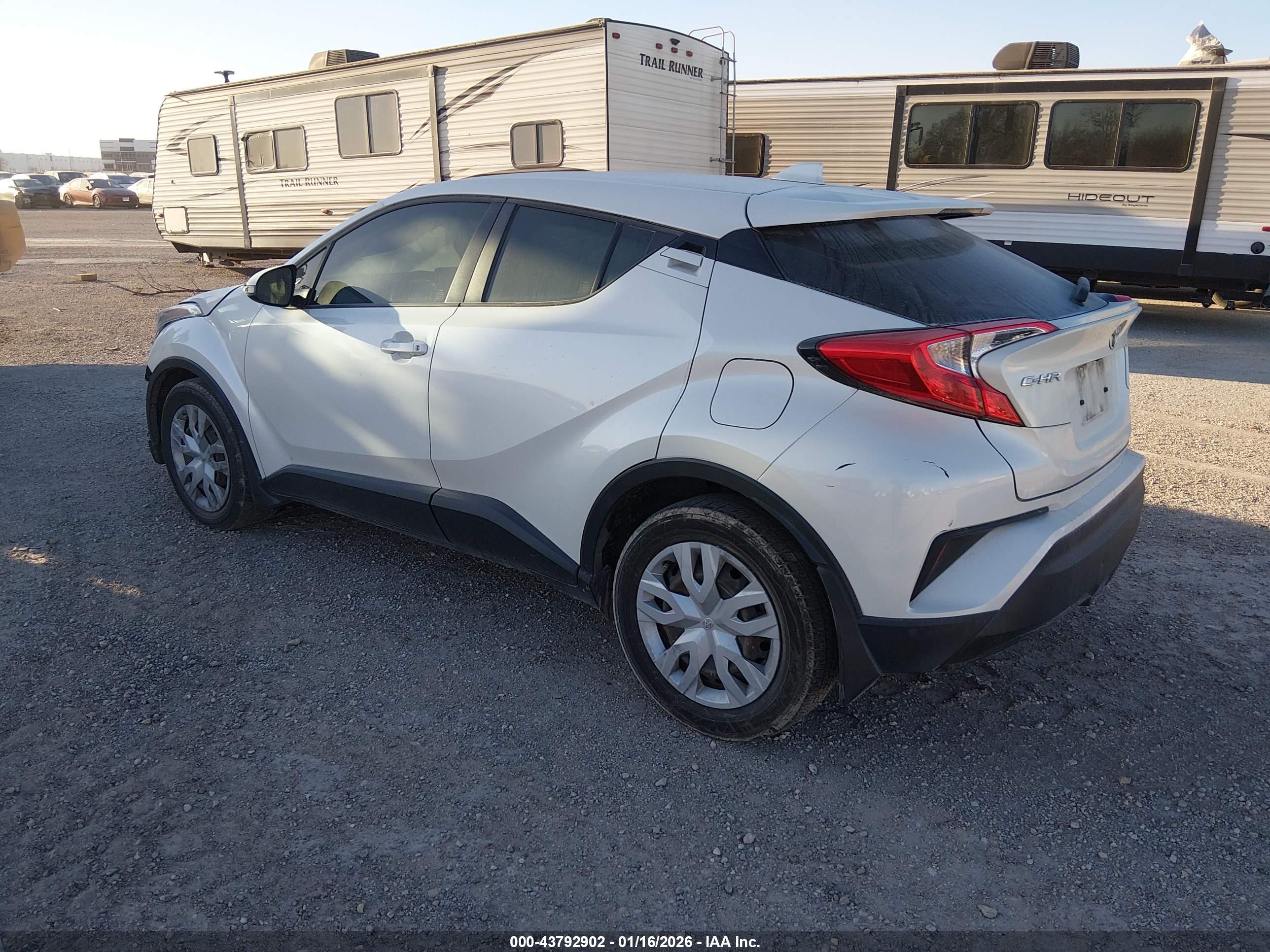 TOYOTA C-HR image 3