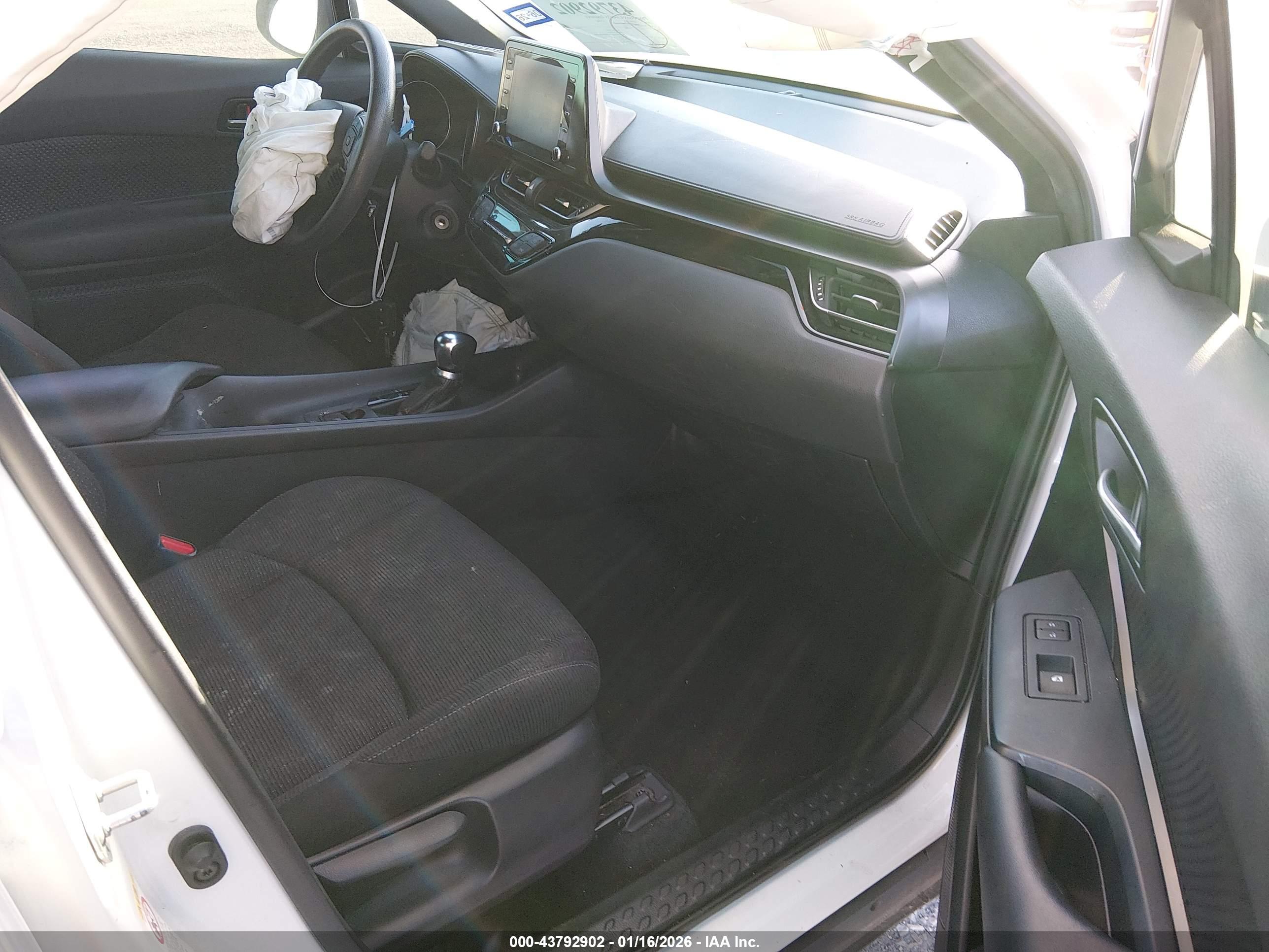 TOYOTA C-HR image 5