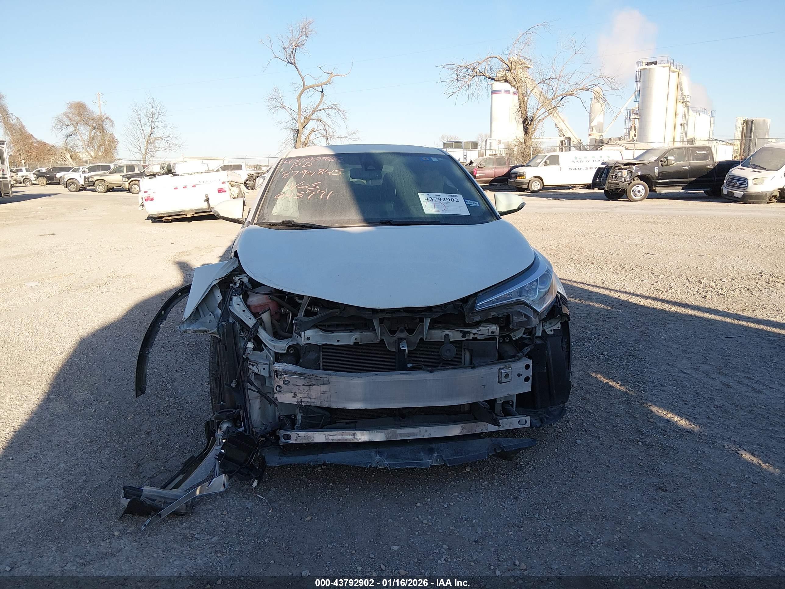 TOYOTA C-HR image 6