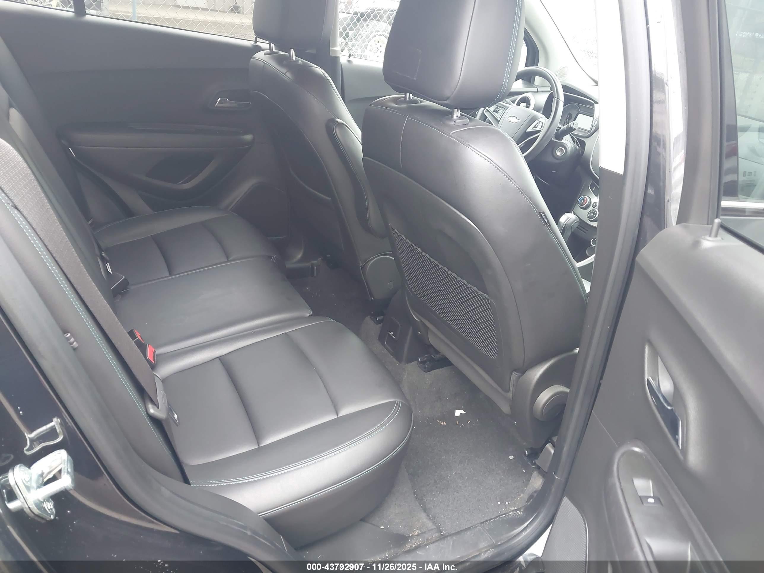 CHEVROLET TRAX image 8