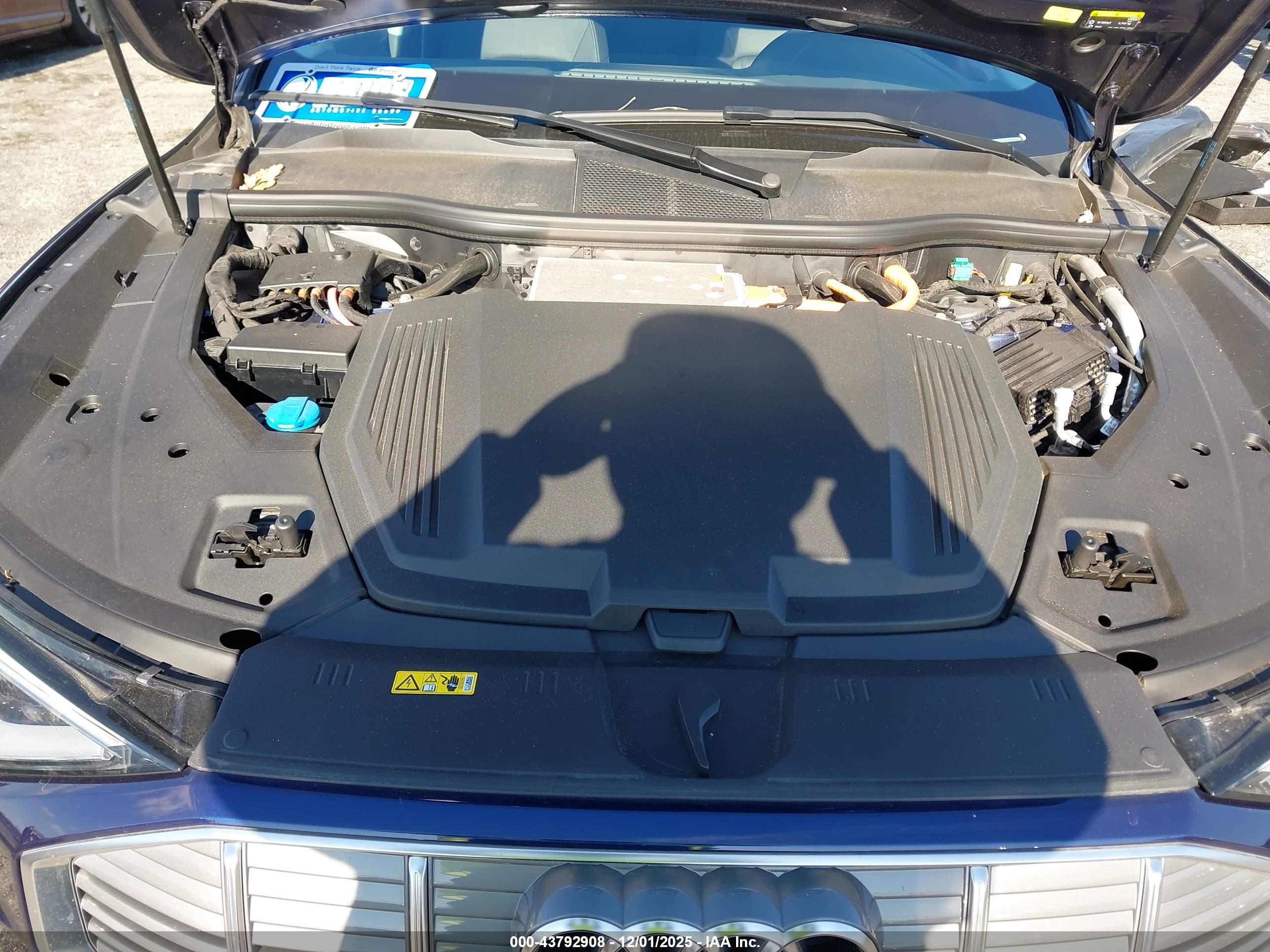 AUDI E-TRON image 10