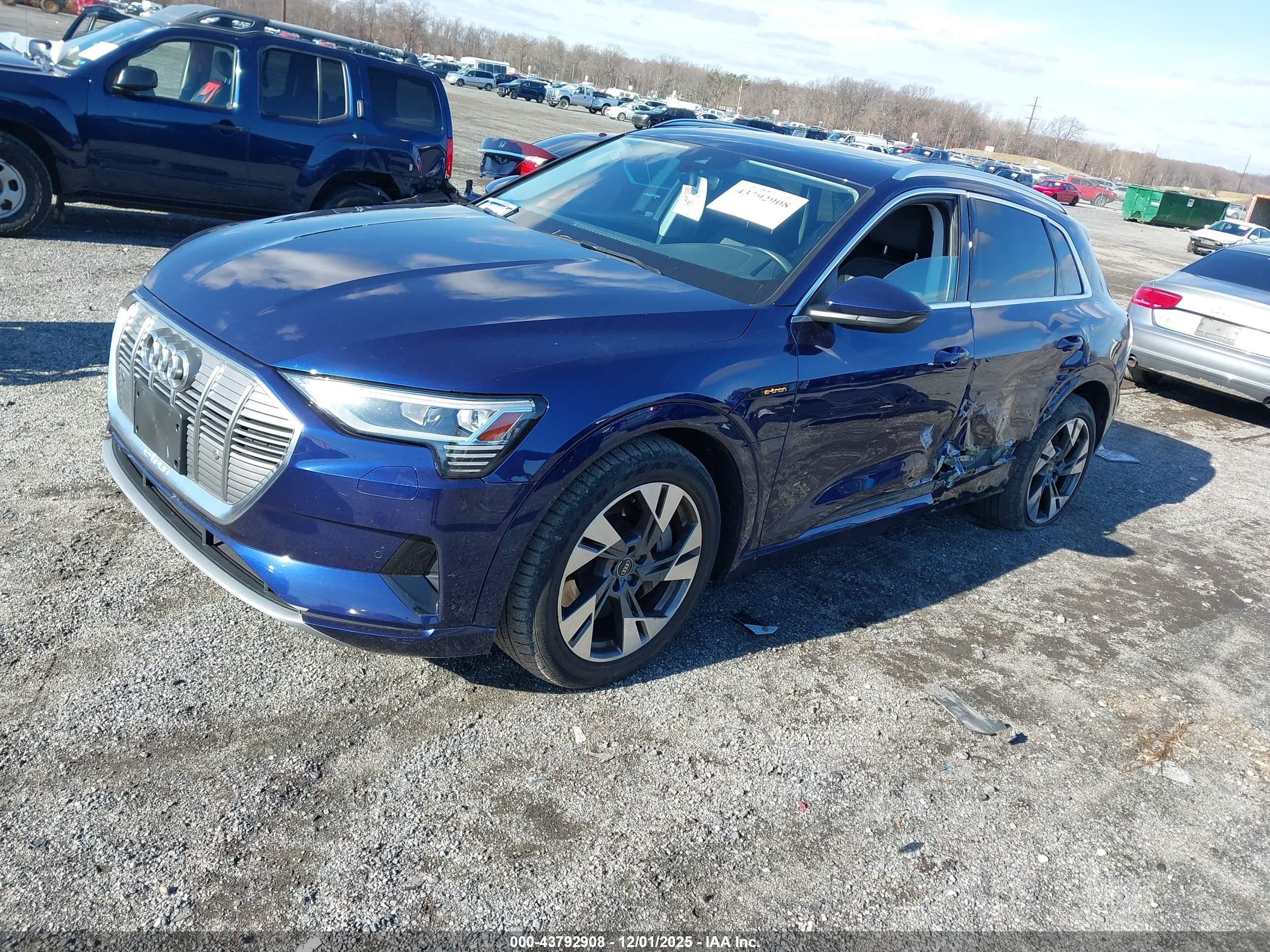 AUDI E-TRON image 2