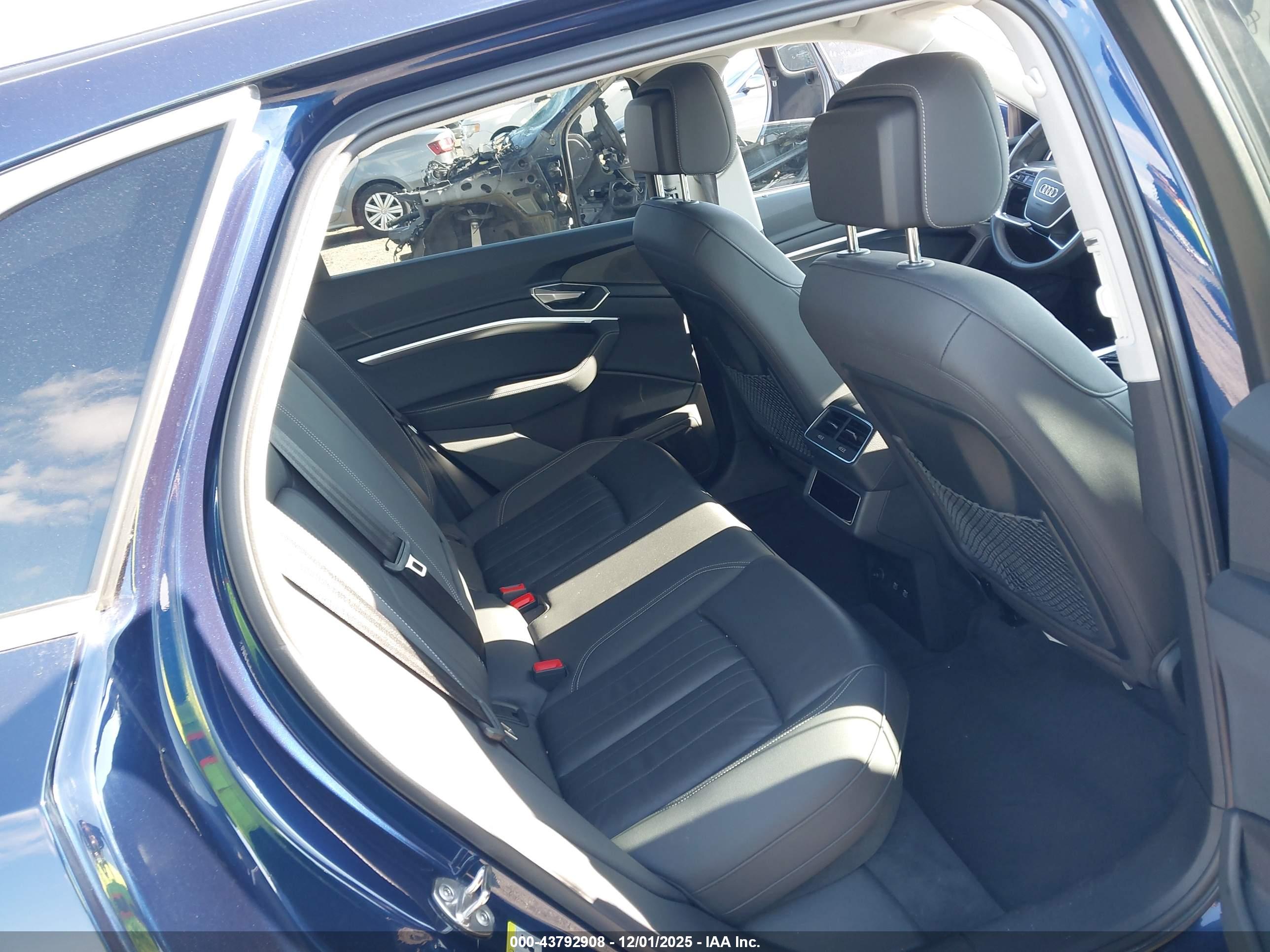 AUDI E-TRON image 8