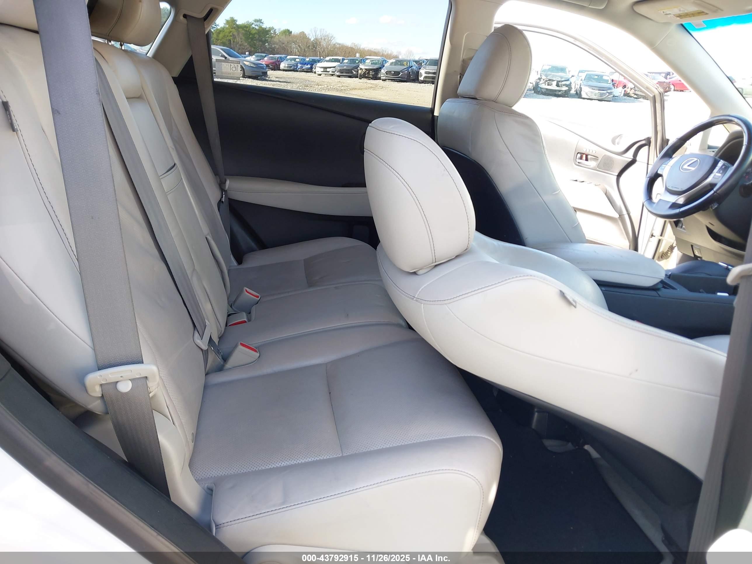 LEXUS RX image 8