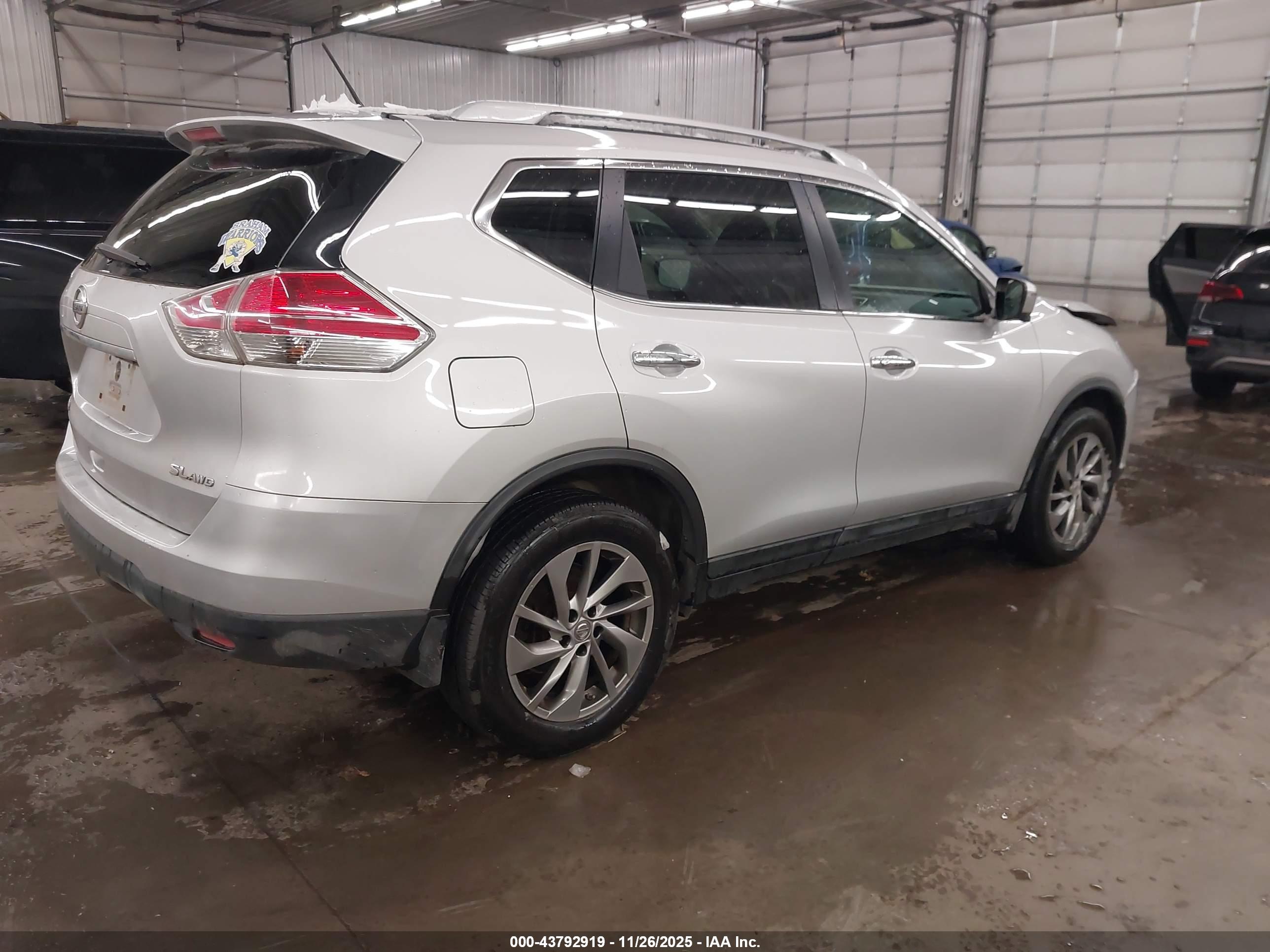 NISSAN ROGUE image 4