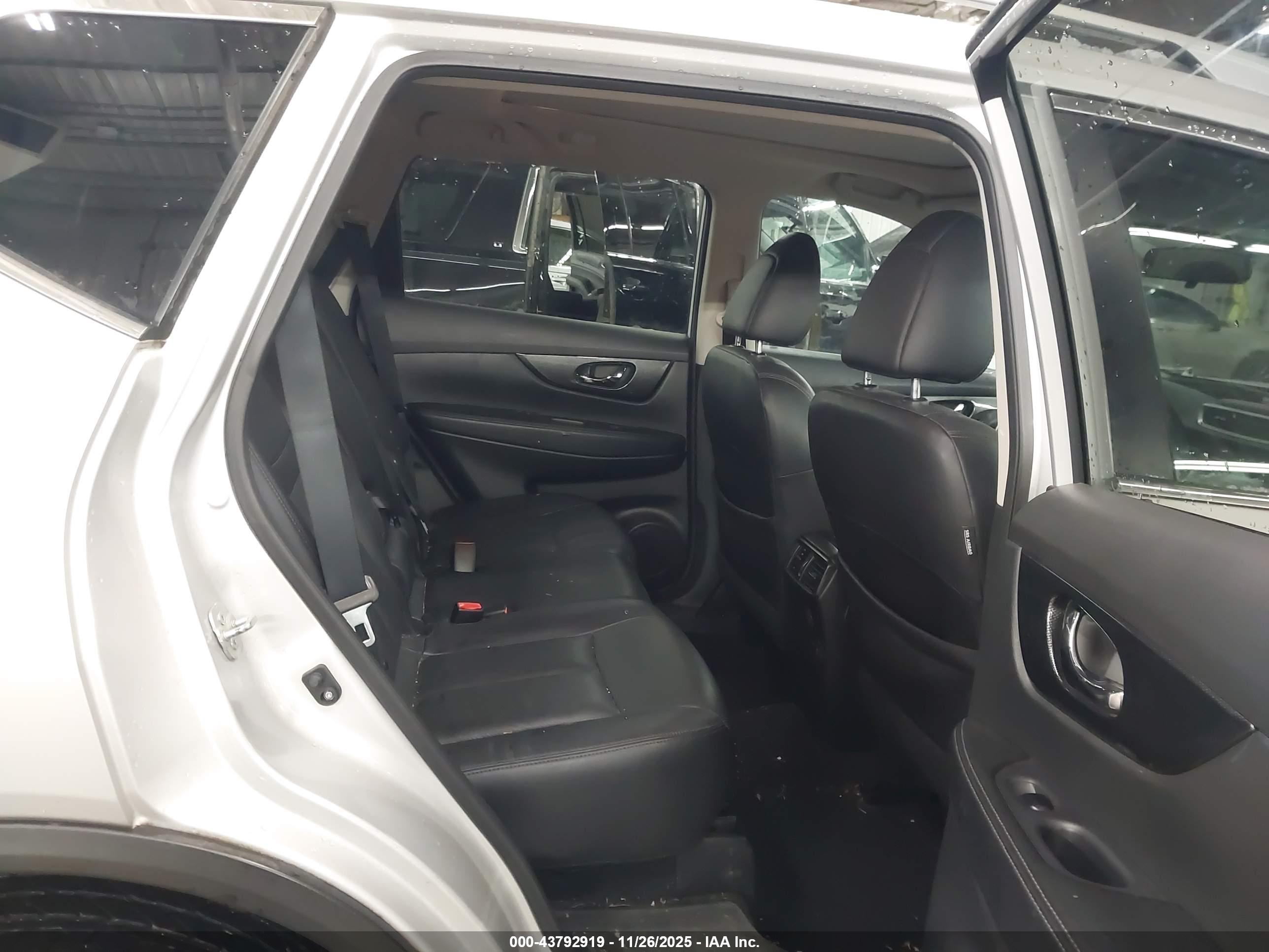 NISSAN ROGUE image 8