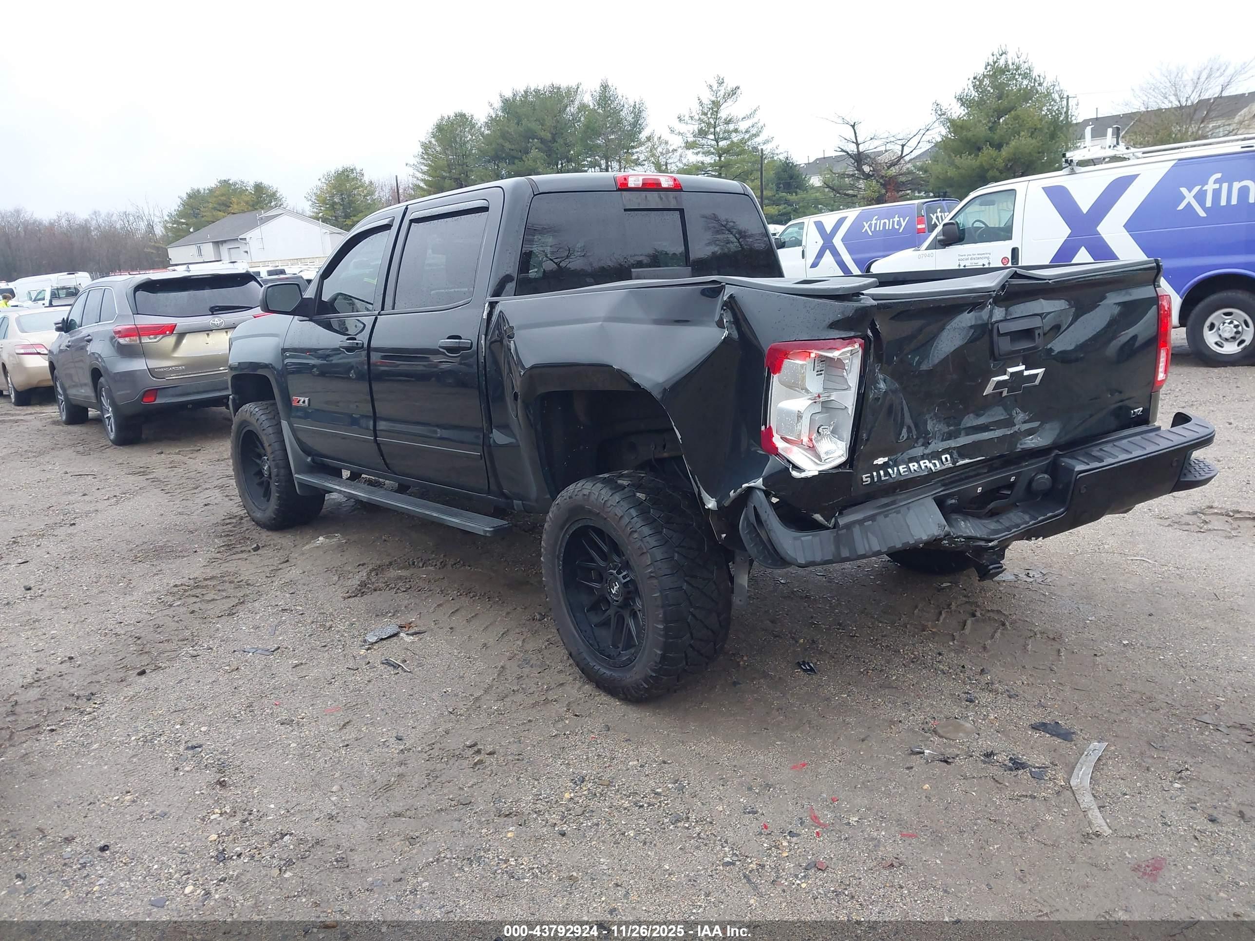 CHEVROLET SILVERADO image 3