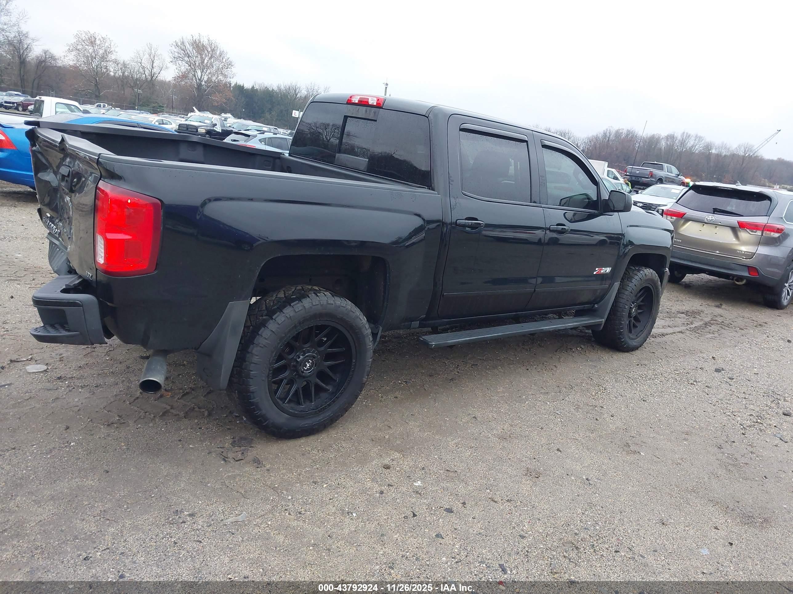 CHEVROLET SILVERADO image 4