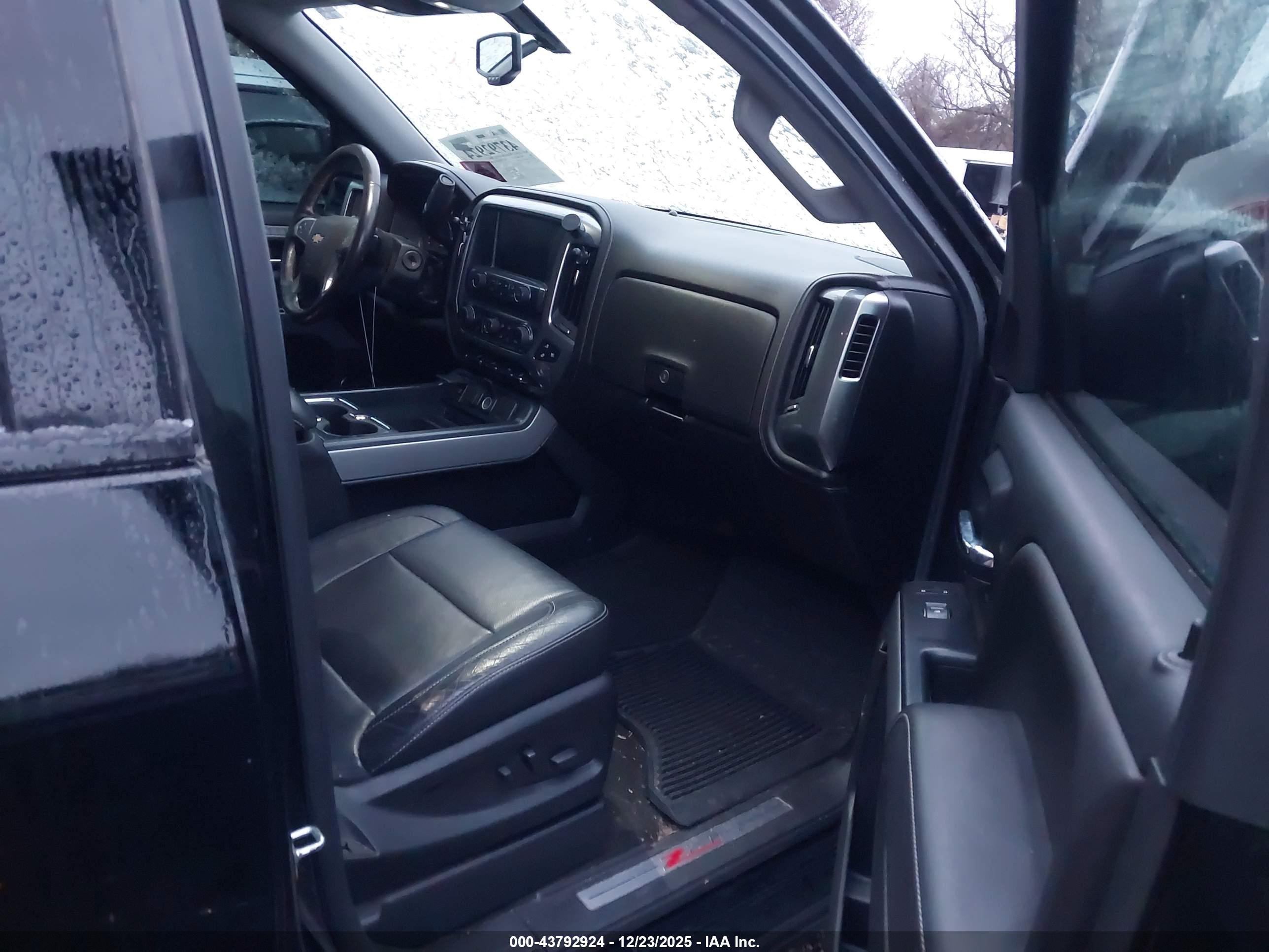 CHEVROLET SILVERADO image 5