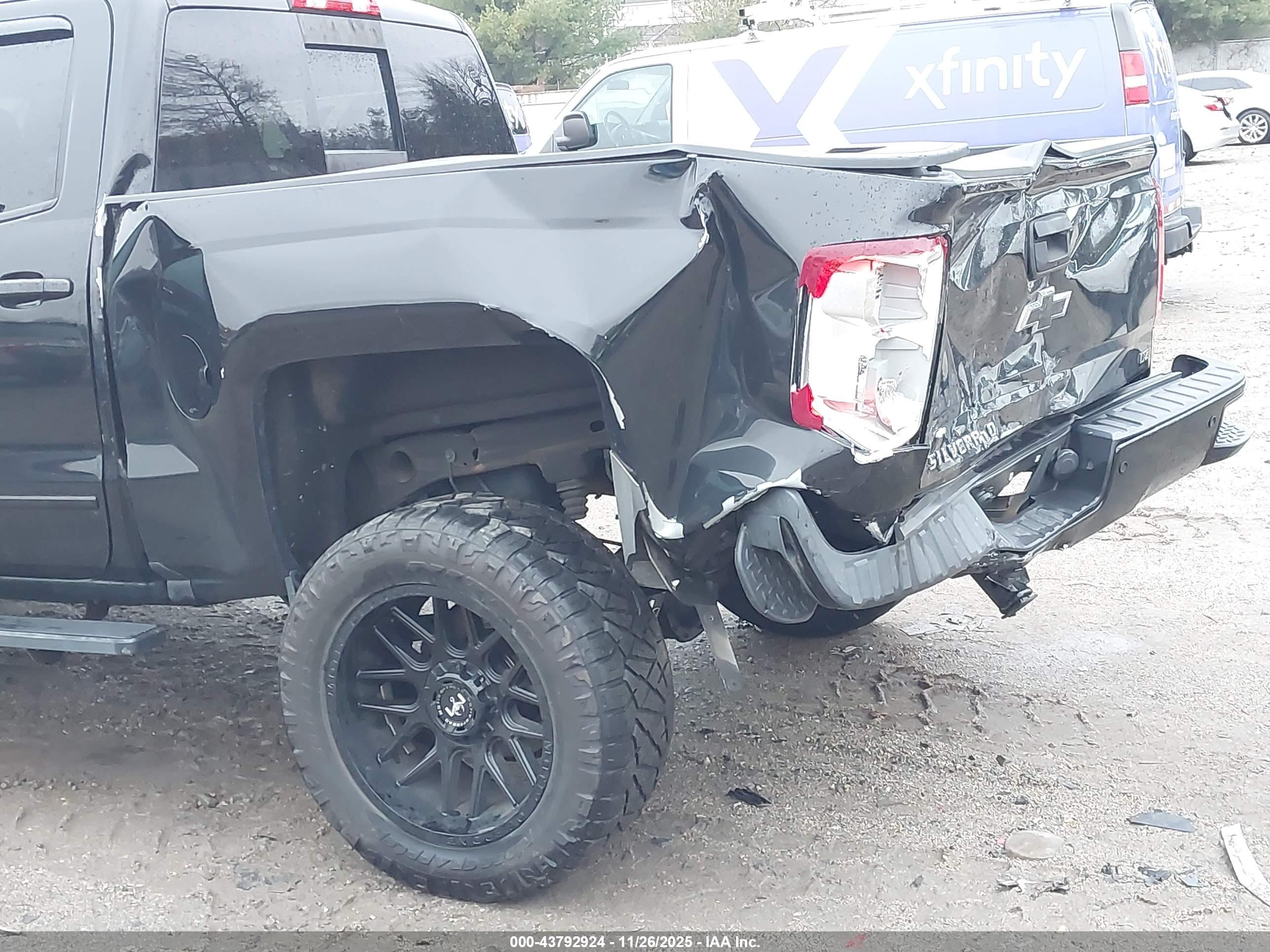 CHEVROLET SILVERADO image 6