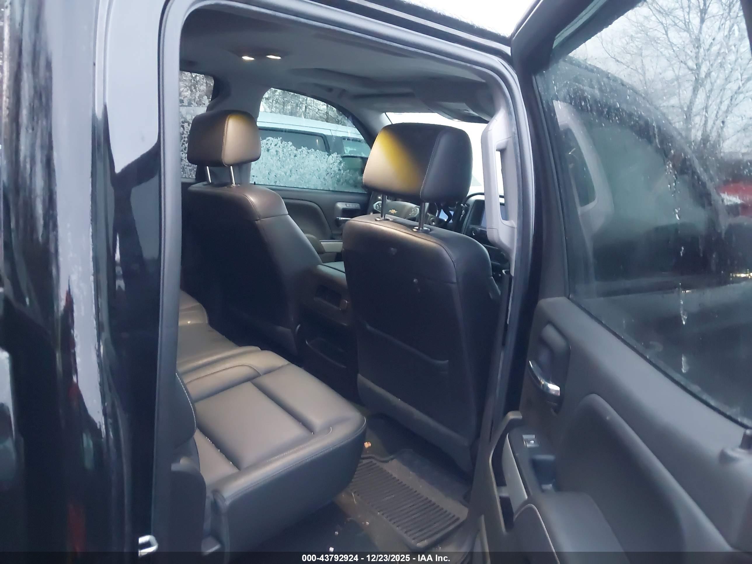 CHEVROLET SILVERADO image 8