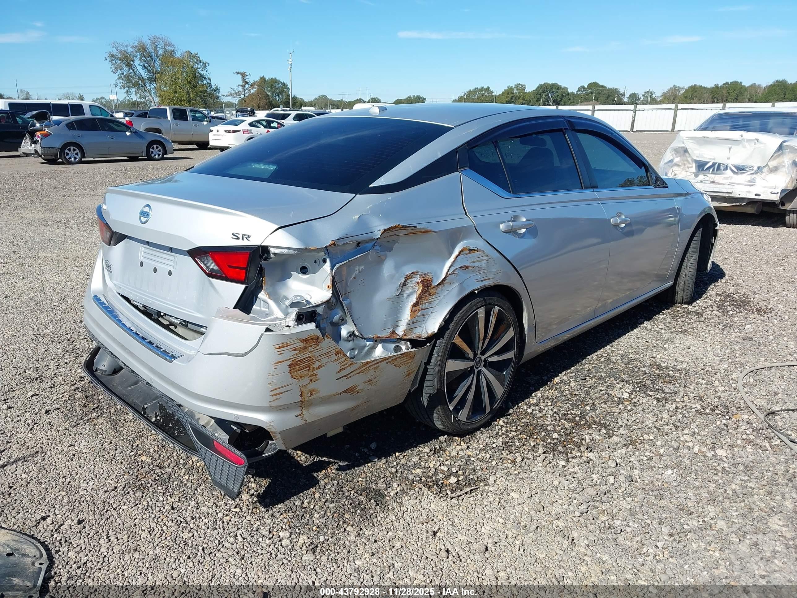 NISSAN ALTIMA image 4