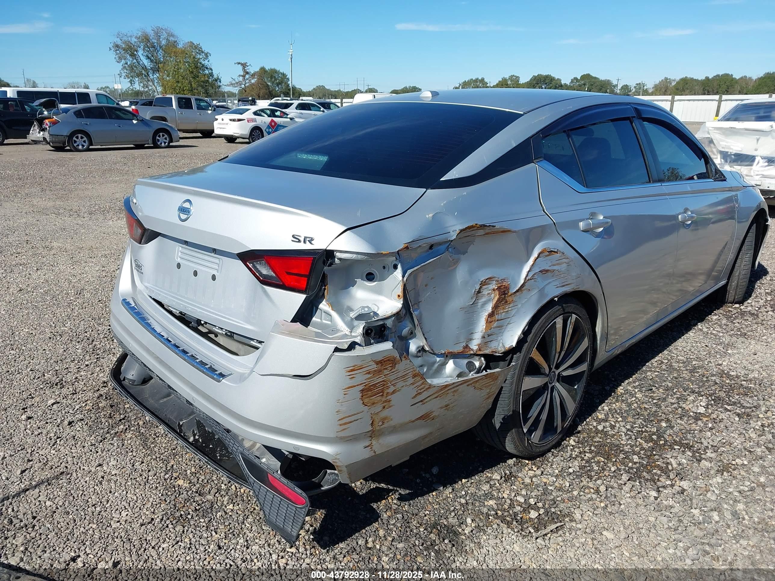 NISSAN ALTIMA image 6