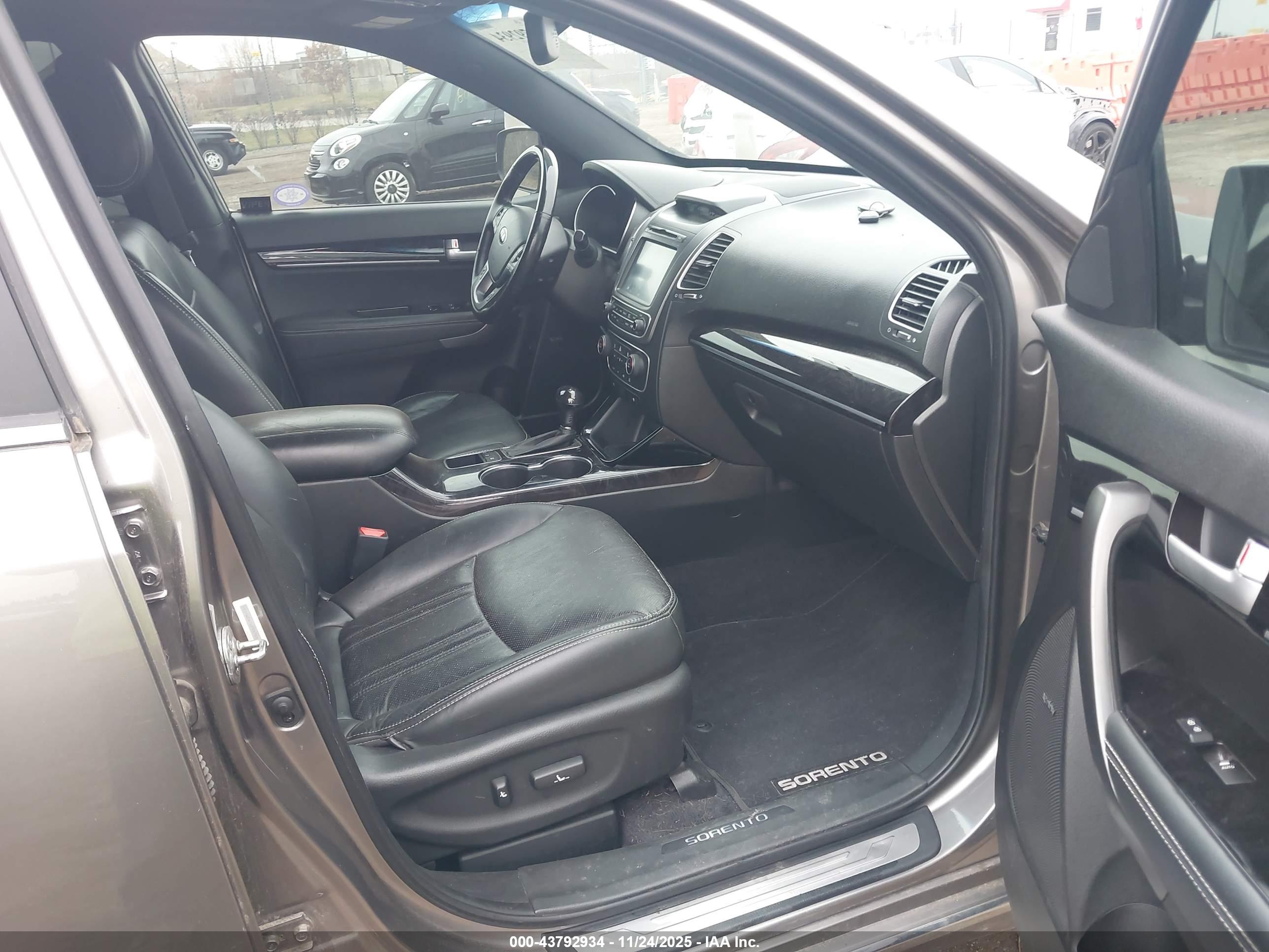 KIA SORENTO image 5