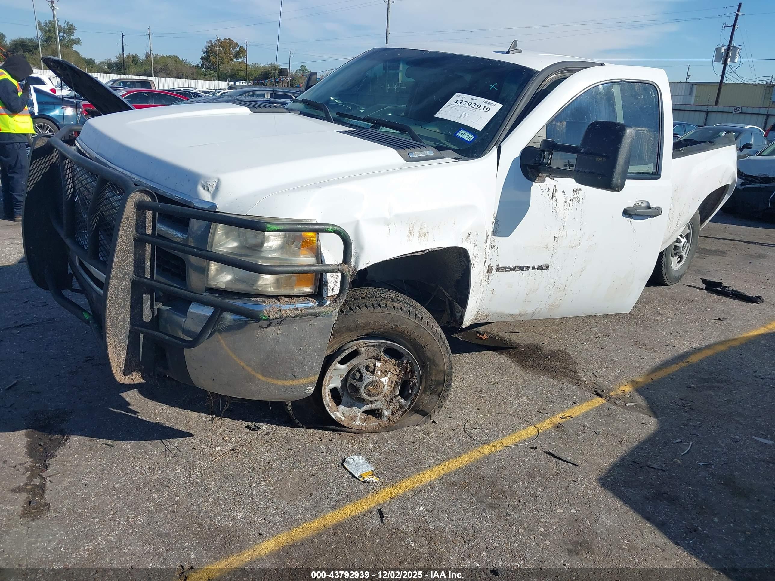 CHEVROLET SILVERADO image 2