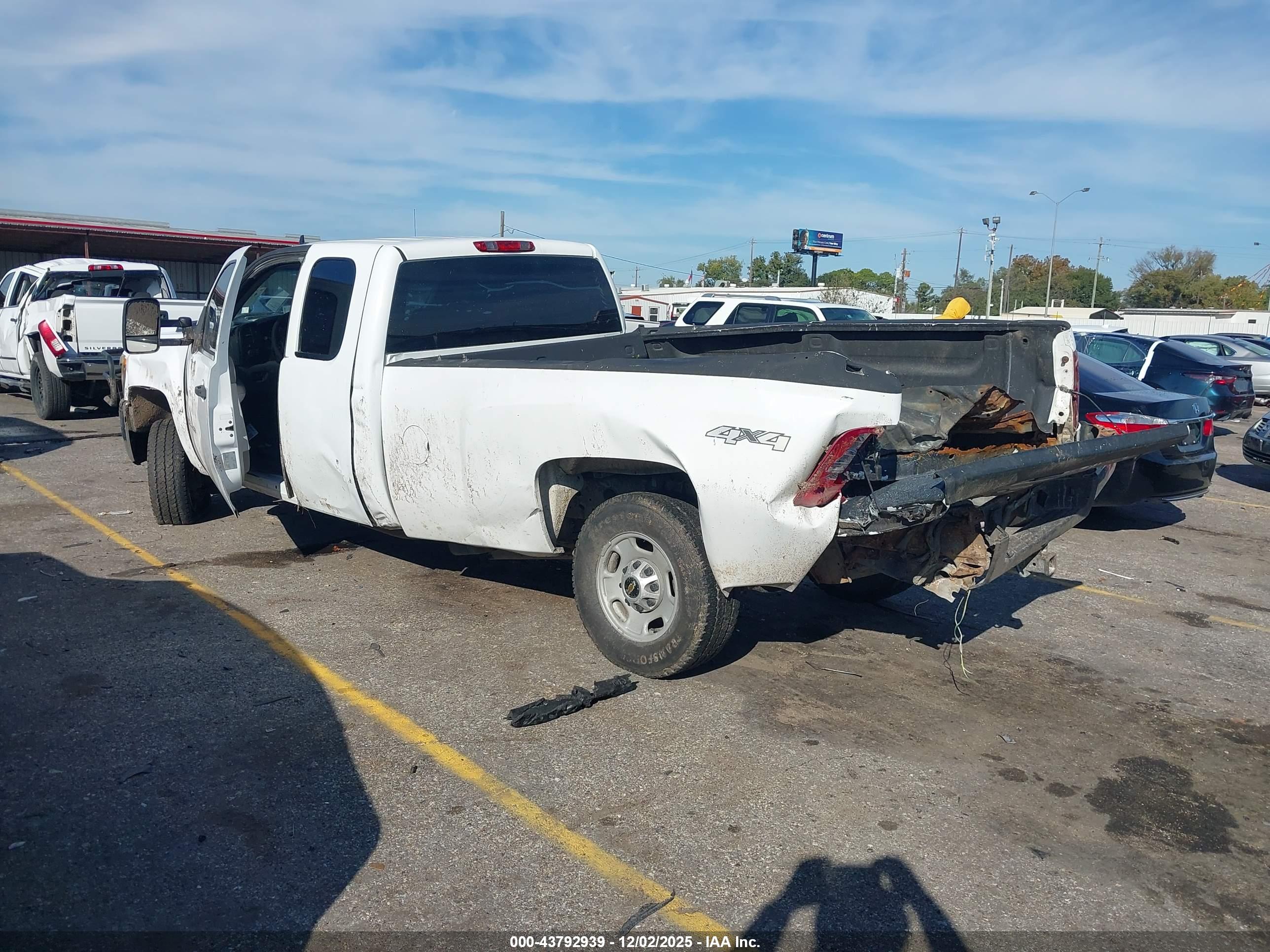 CHEVROLET SILVERADO image 3