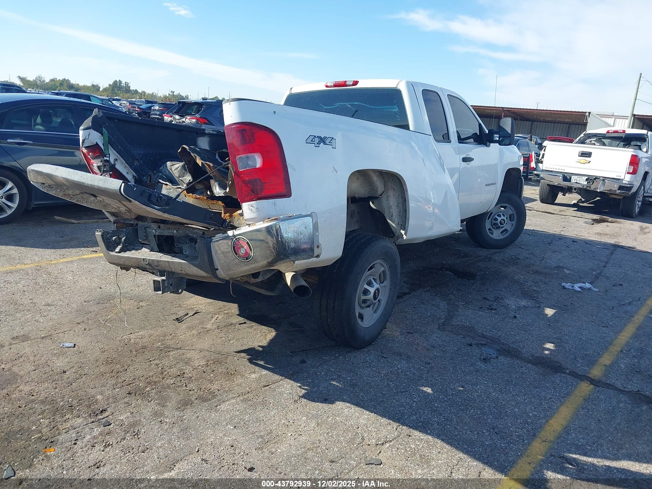 CHEVROLET SILVERADO image 4