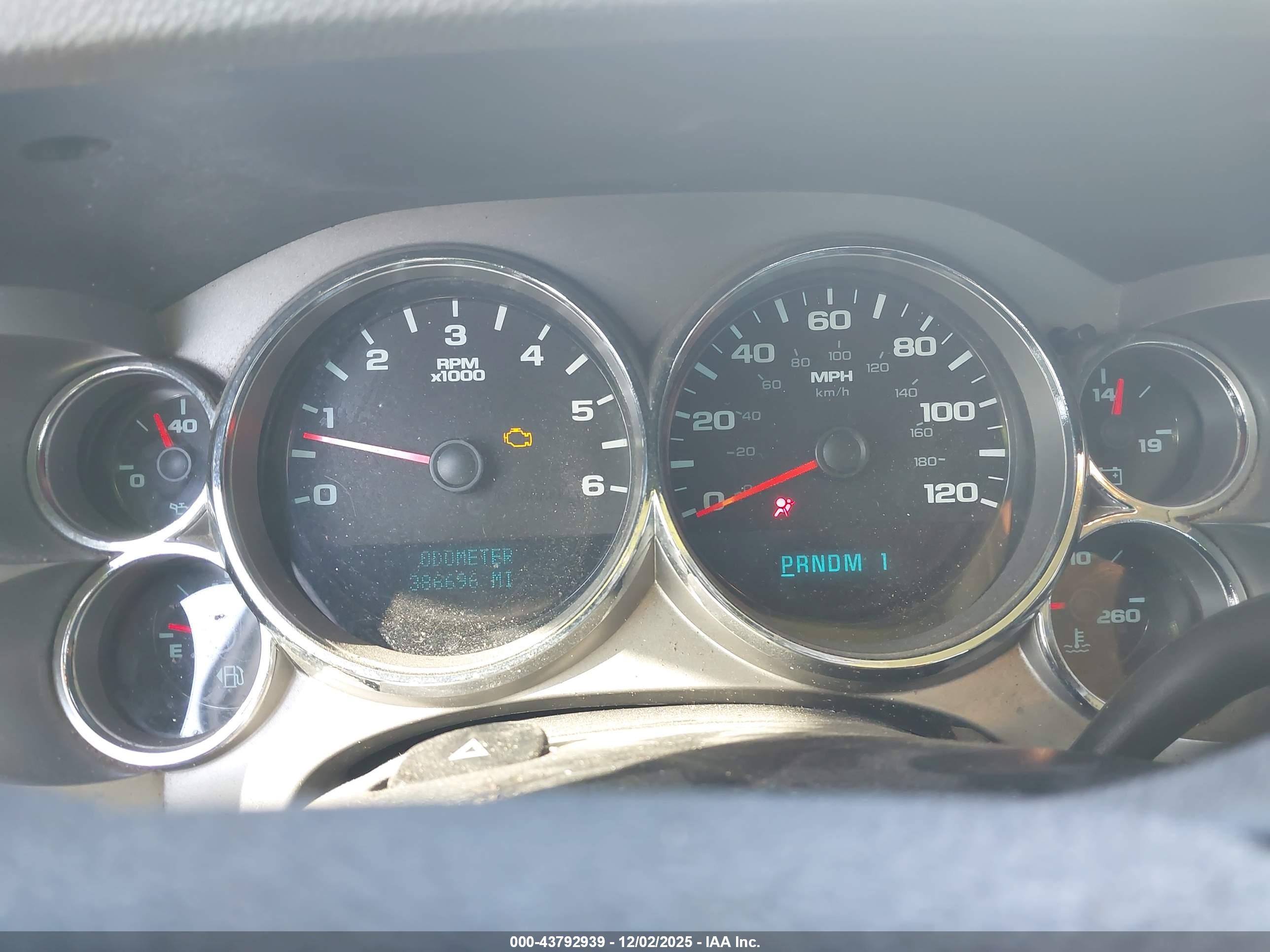 CHEVROLET SILVERADO image 7