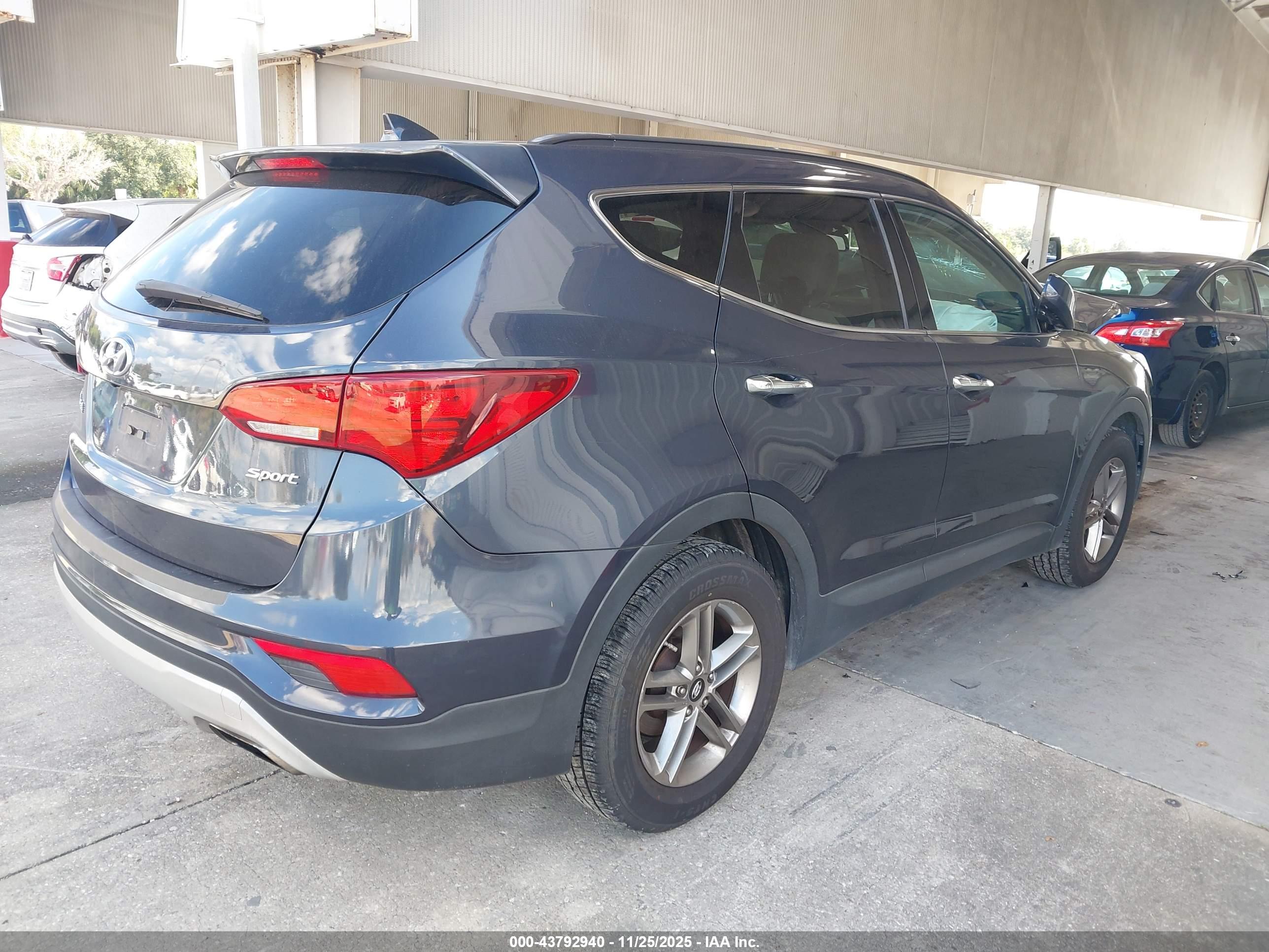 HYUNDAI SANTA image 4