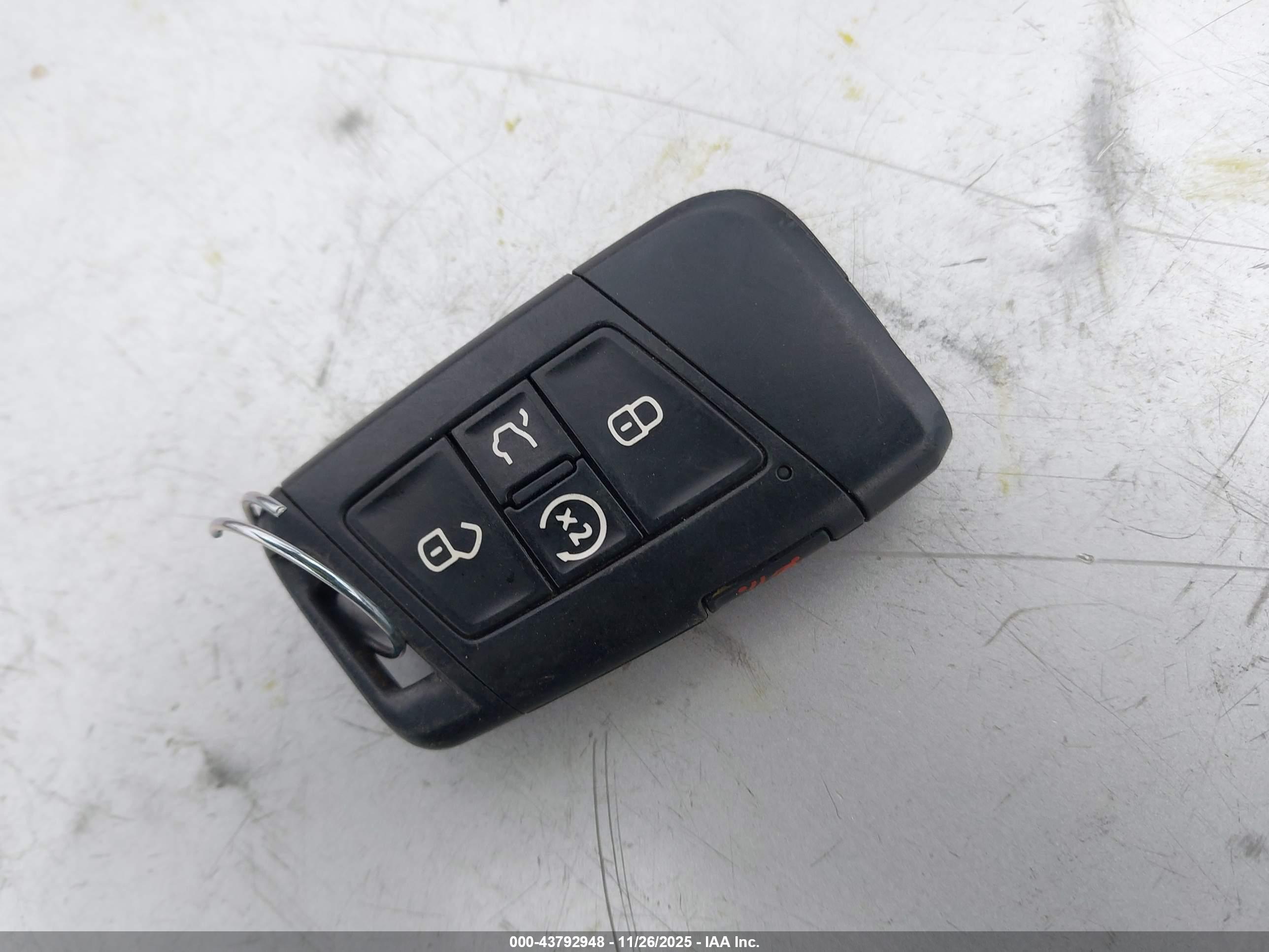 VOLKSWAGEN TAOS image 11