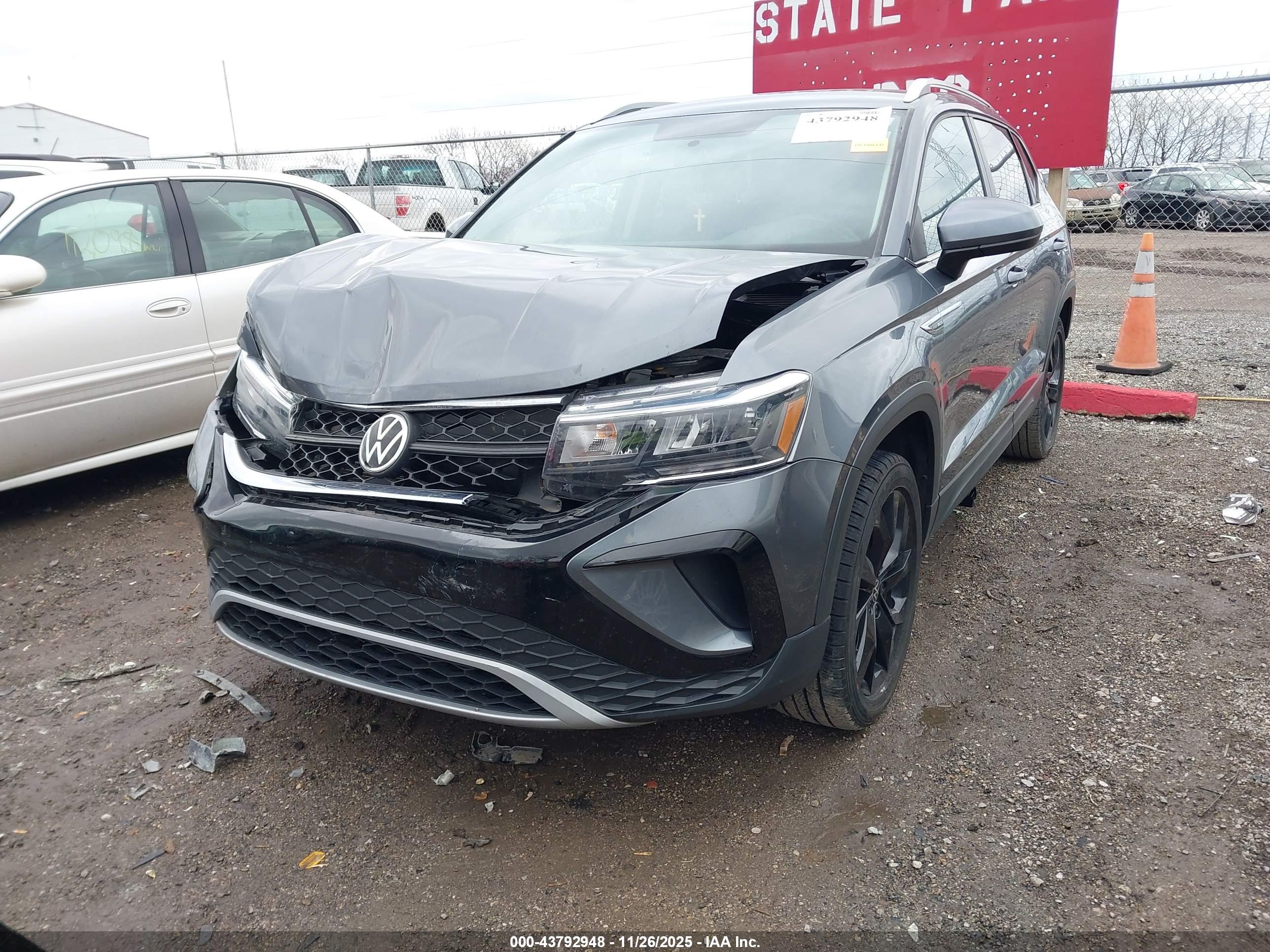 VOLKSWAGEN TAOS image 2