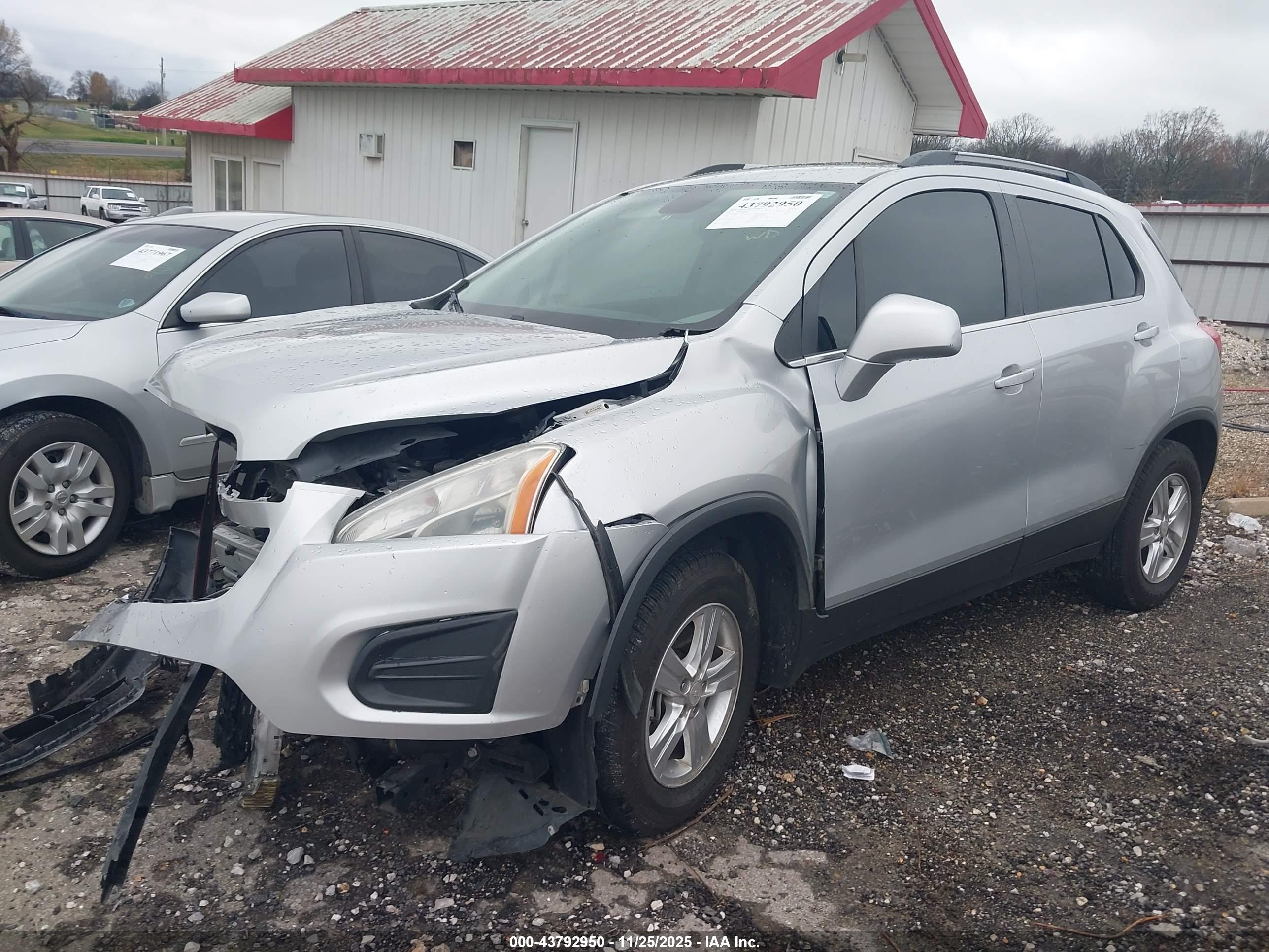 CHEVROLET TRAX image 2