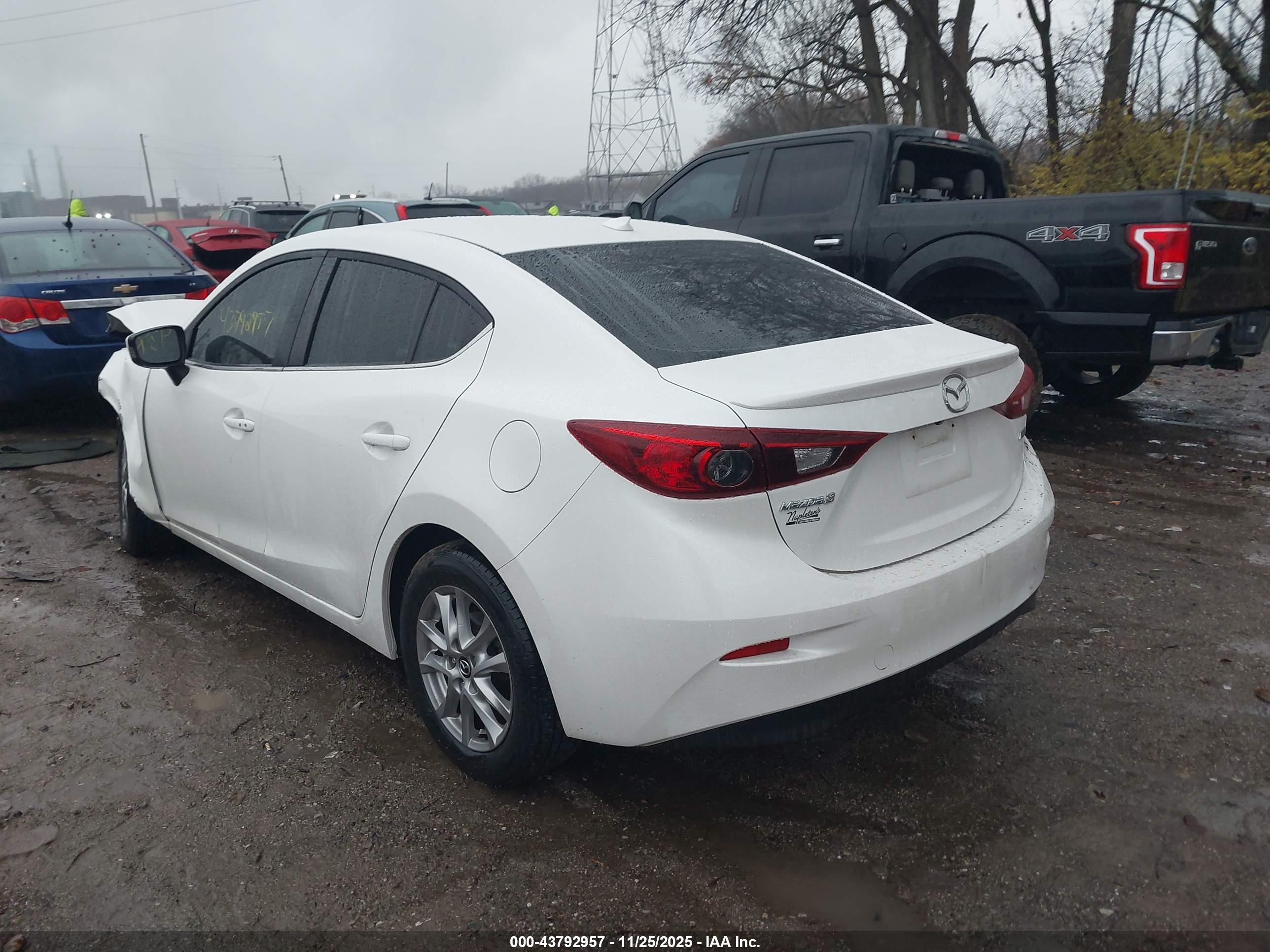 MAZDA MAZDA3 image 3