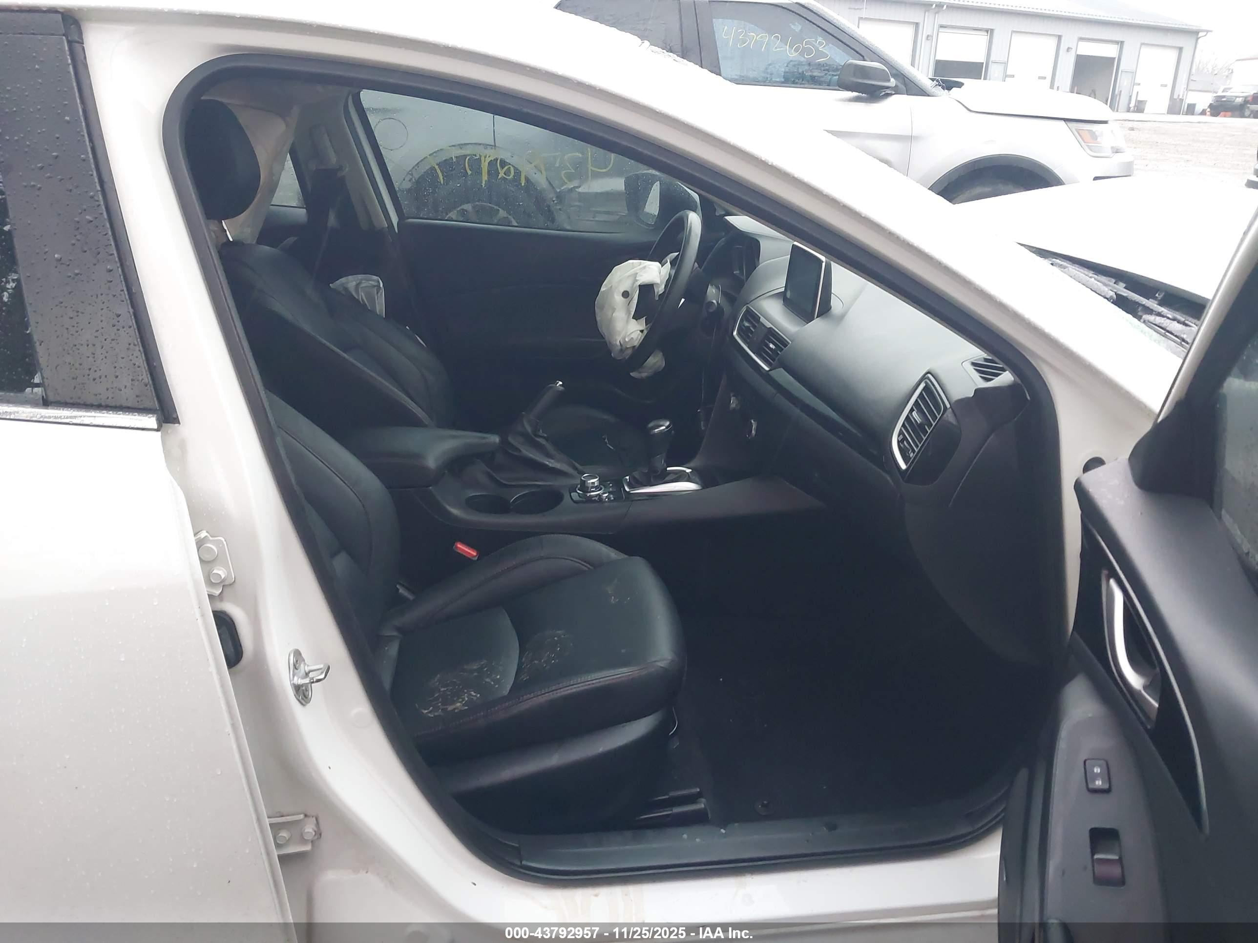 MAZDA MAZDA3 image 5
