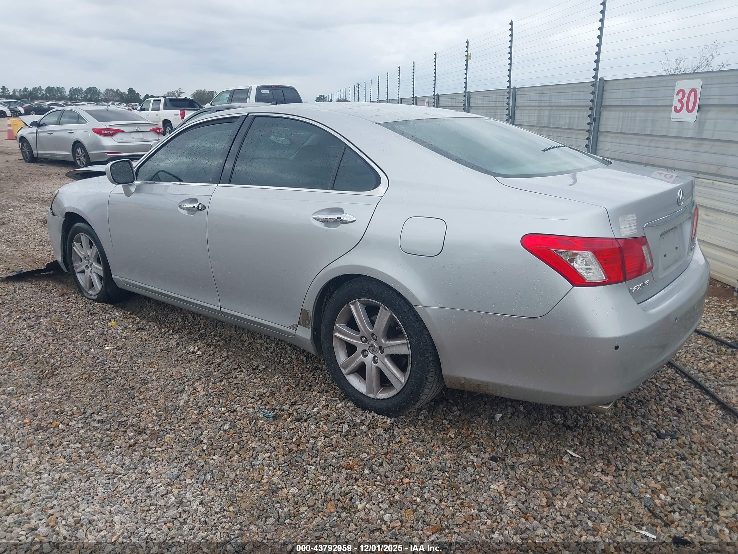 LEXUS ES image 3