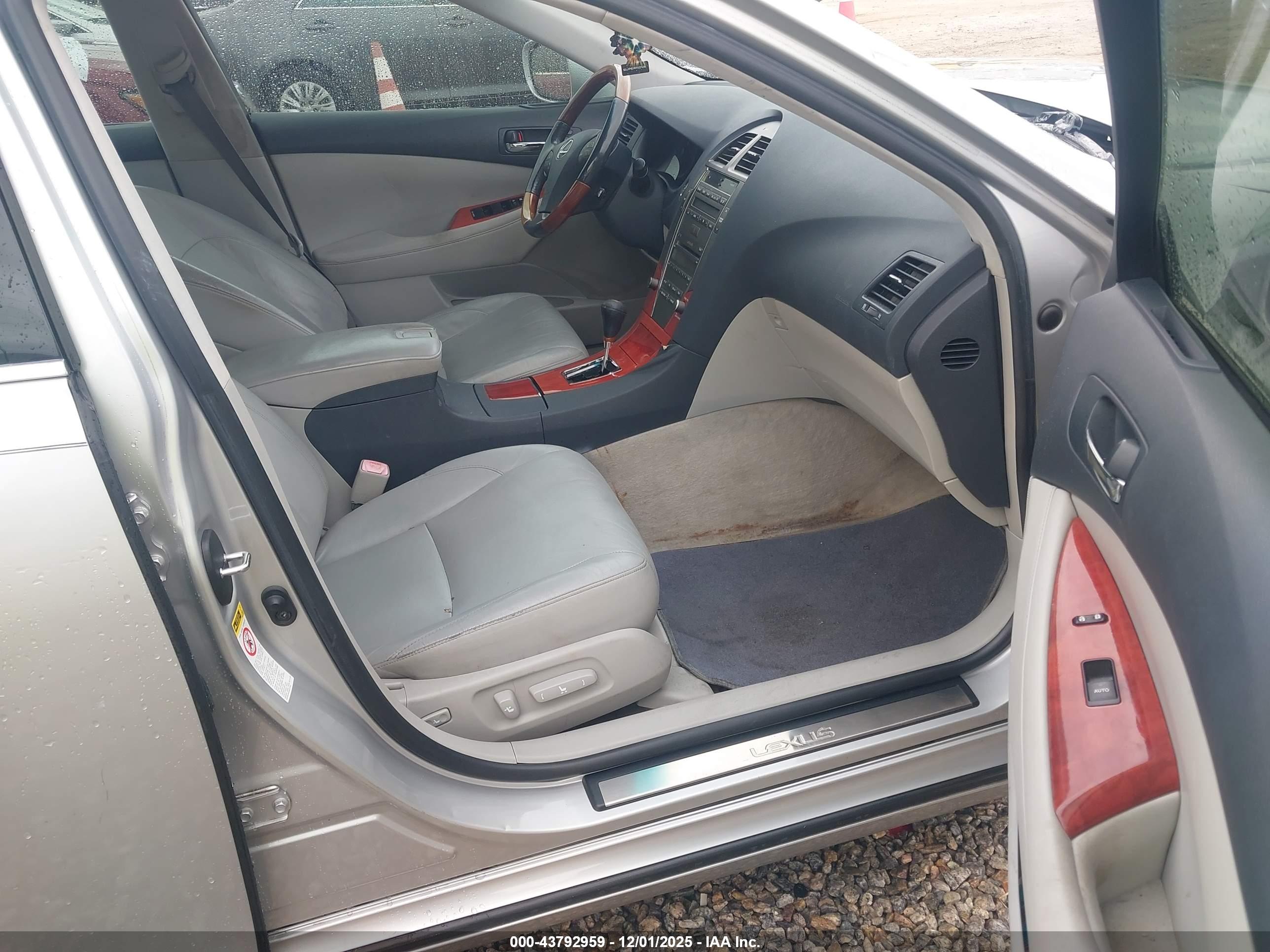LEXUS ES image 5