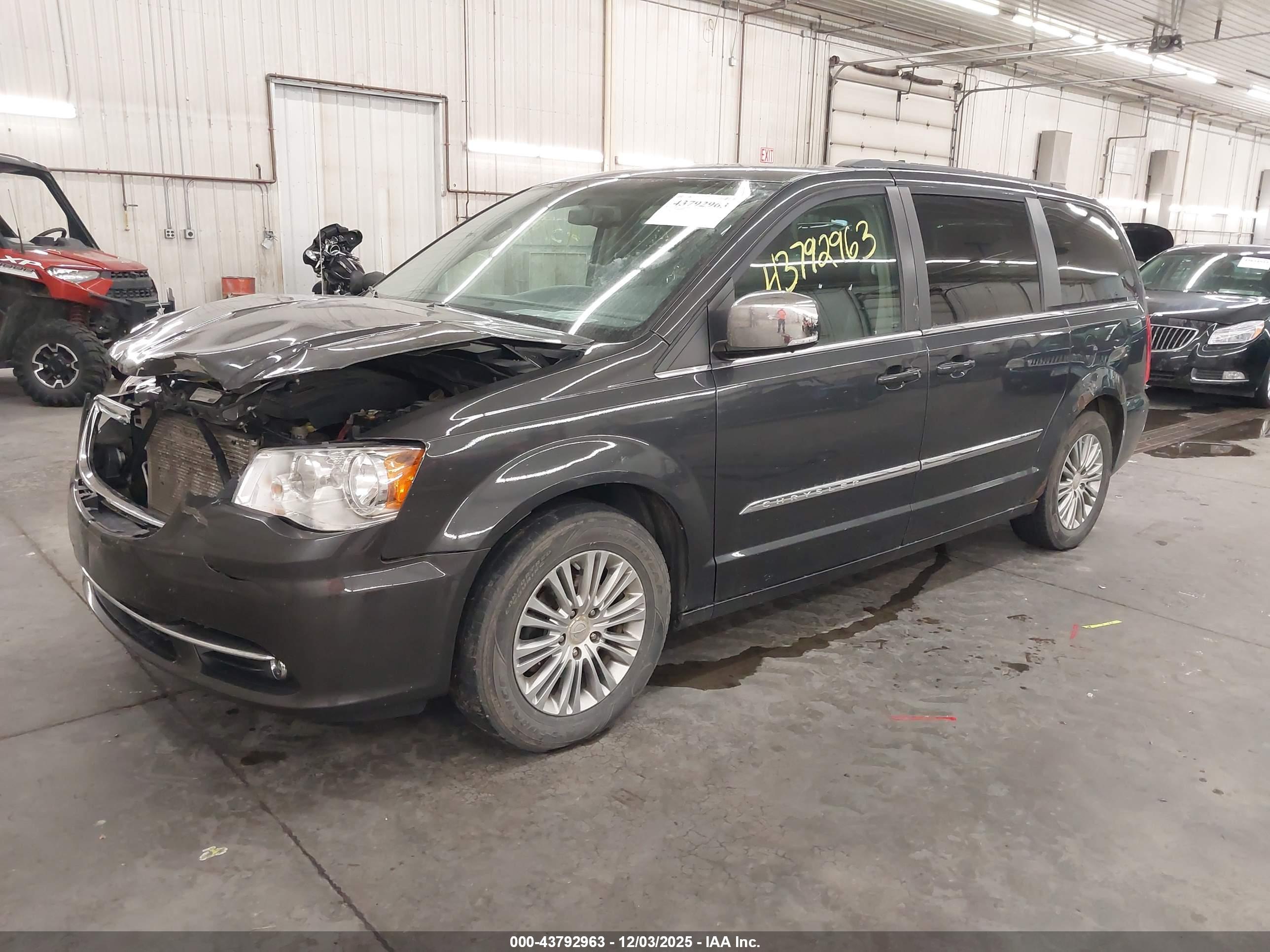 CHRYSLER TOWN image 2