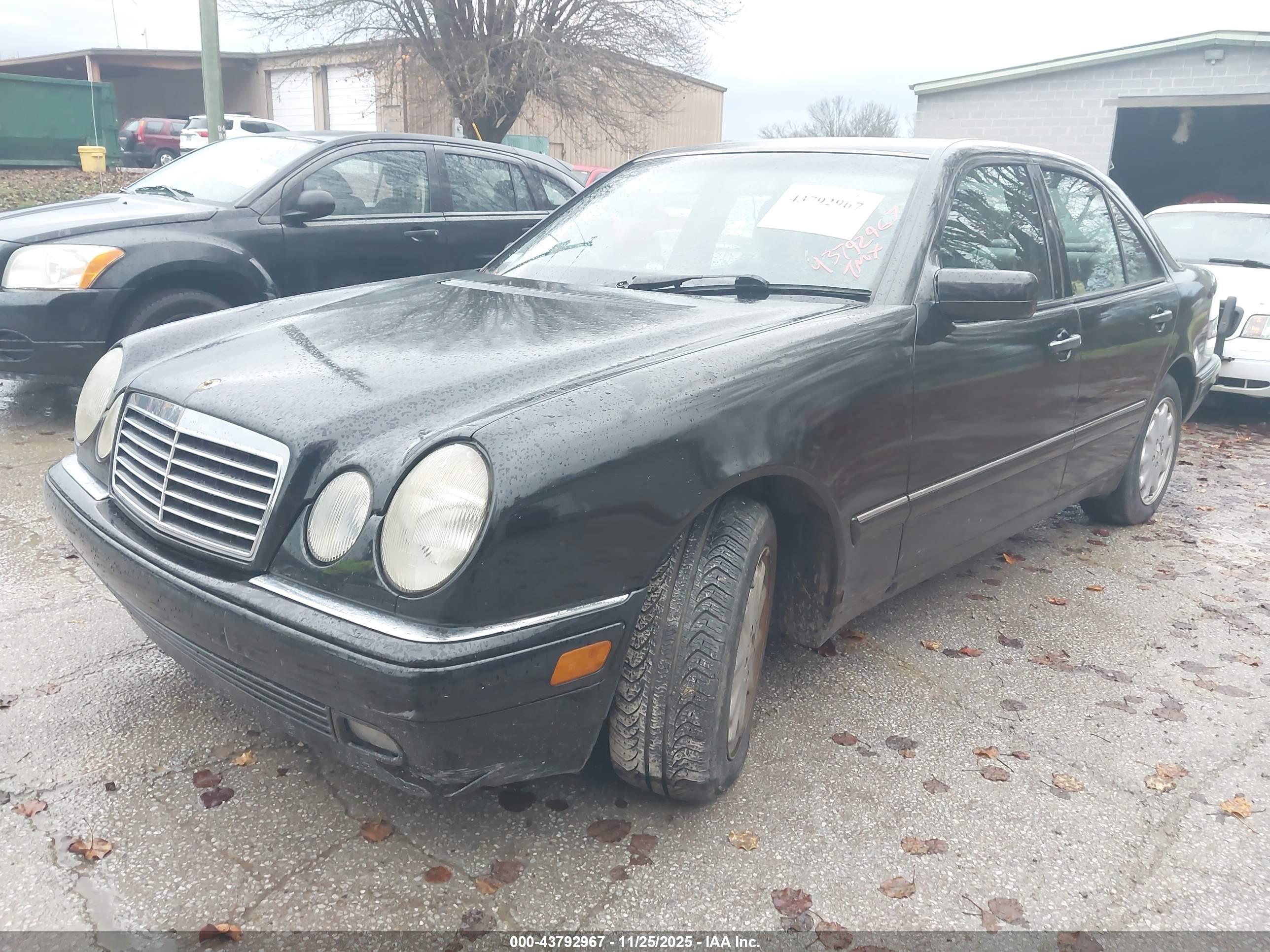 MERCEDES-BENZ E image 2